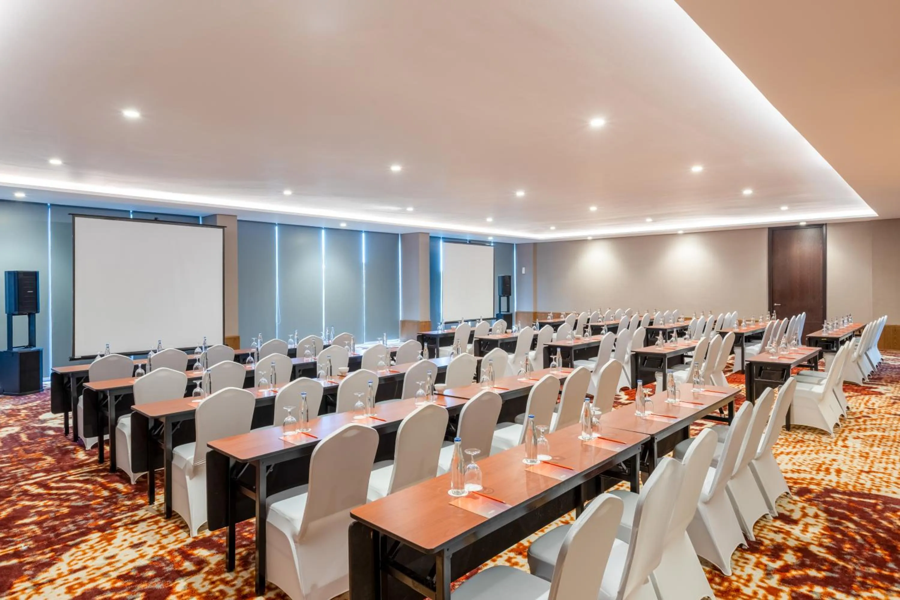 Meeting/conference room in HARRIS Hotel & Residences Sunset Road