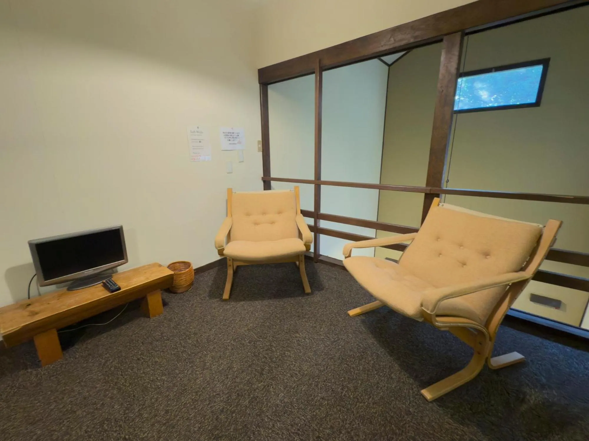 Communal lounge/ TV room in Santana Lodge Hakuba