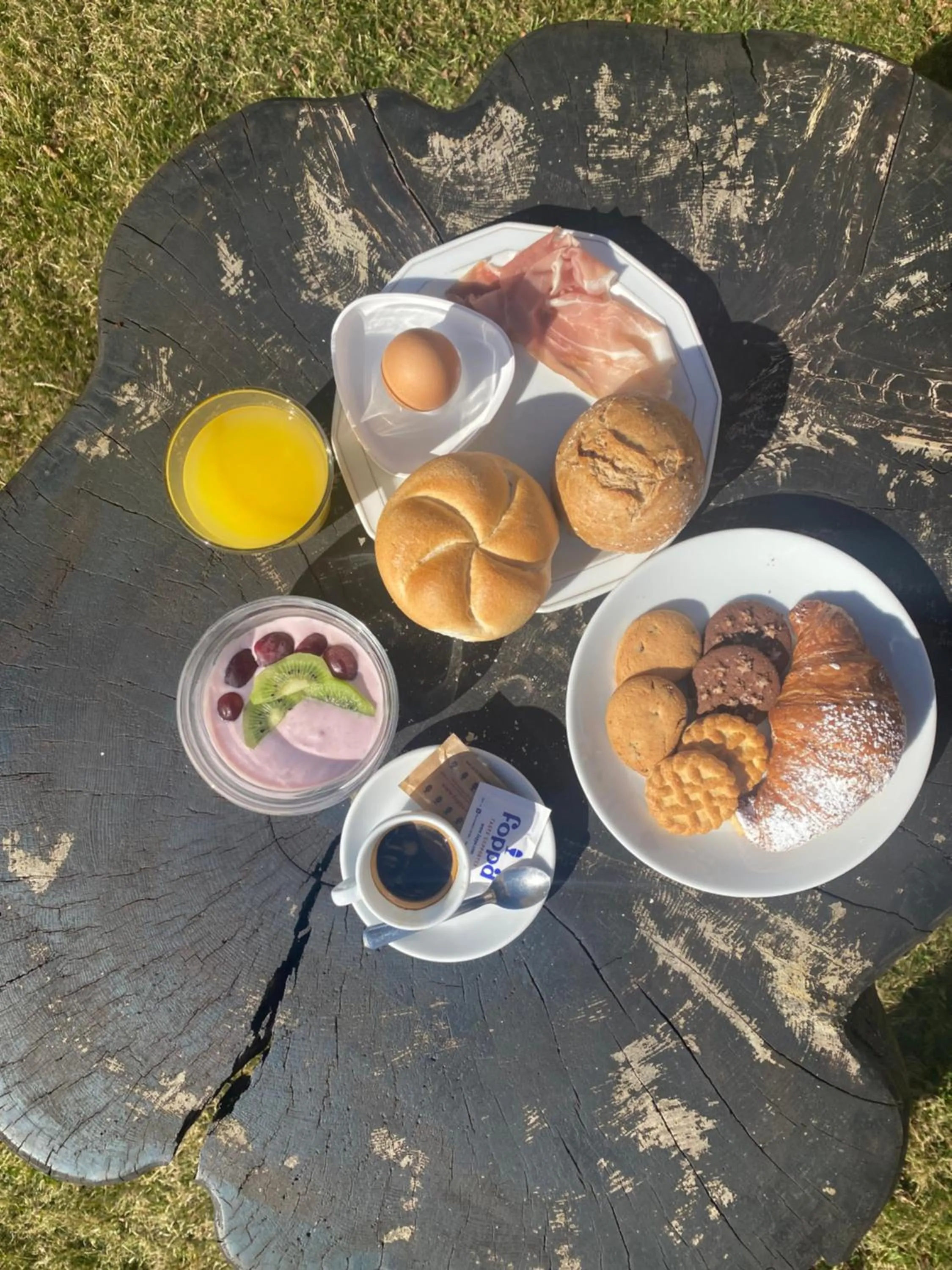 Continental breakfast in Hotel Villa Emilia
