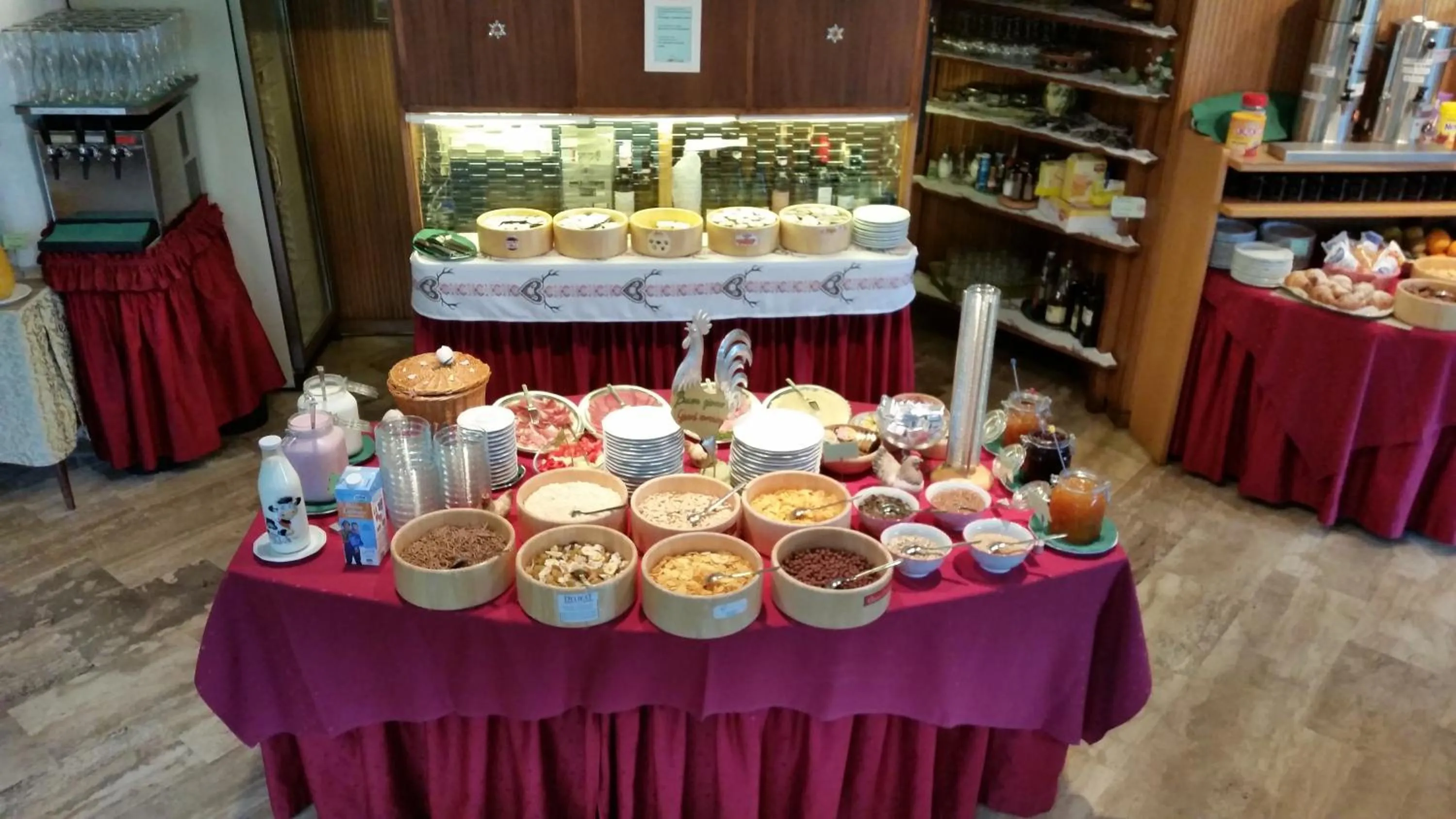 Restaurant/places to eat in Hotel Villa Emilia