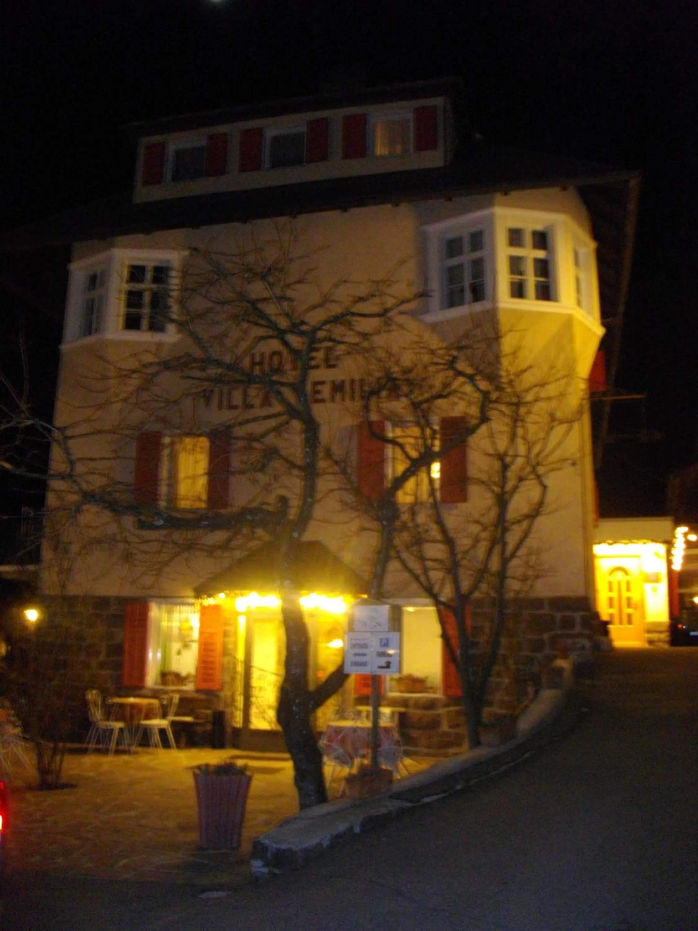 Facade/entrance in Hotel Villa Emilia