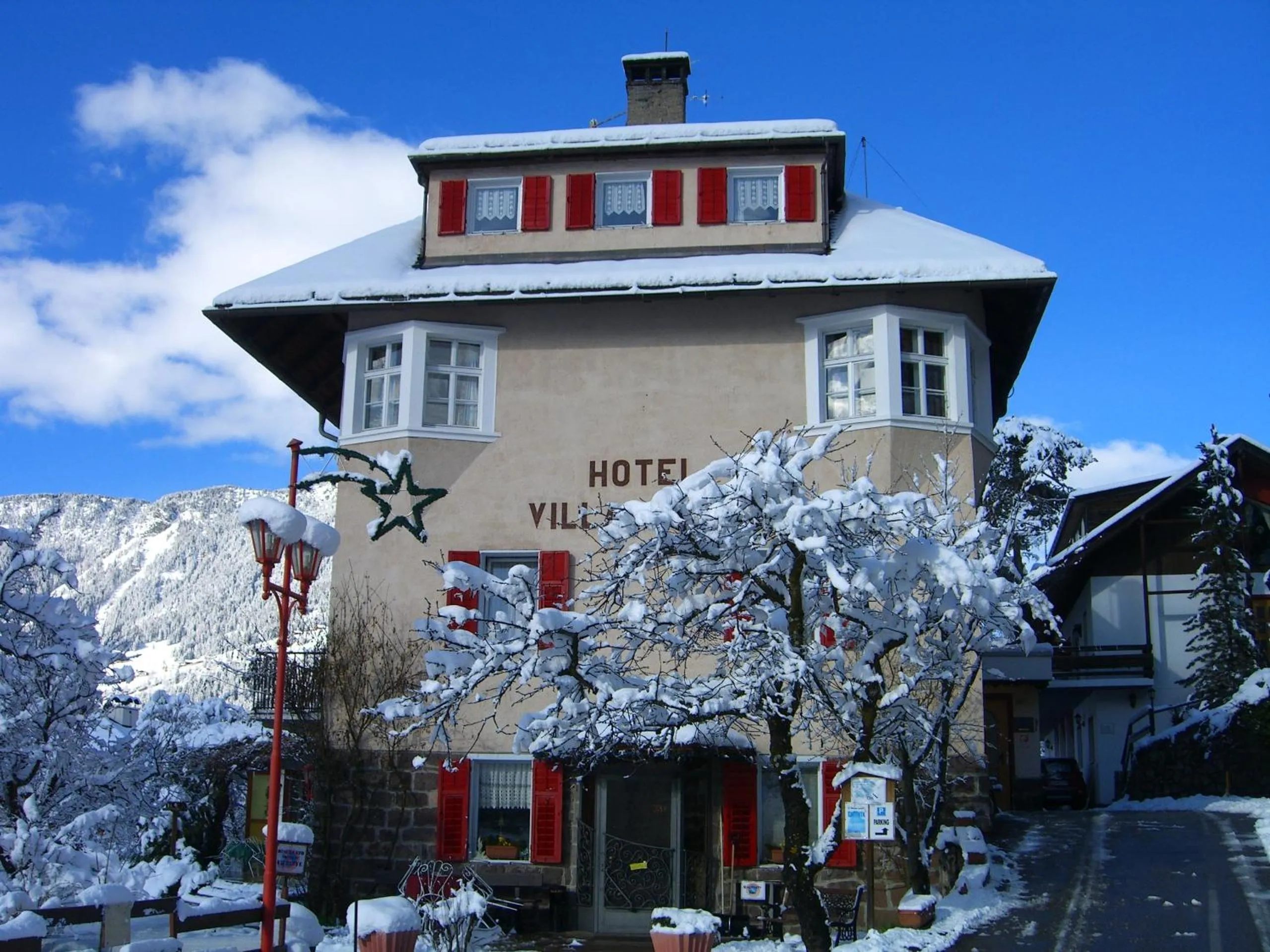 Facade/entrance in Hotel Villa Emilia