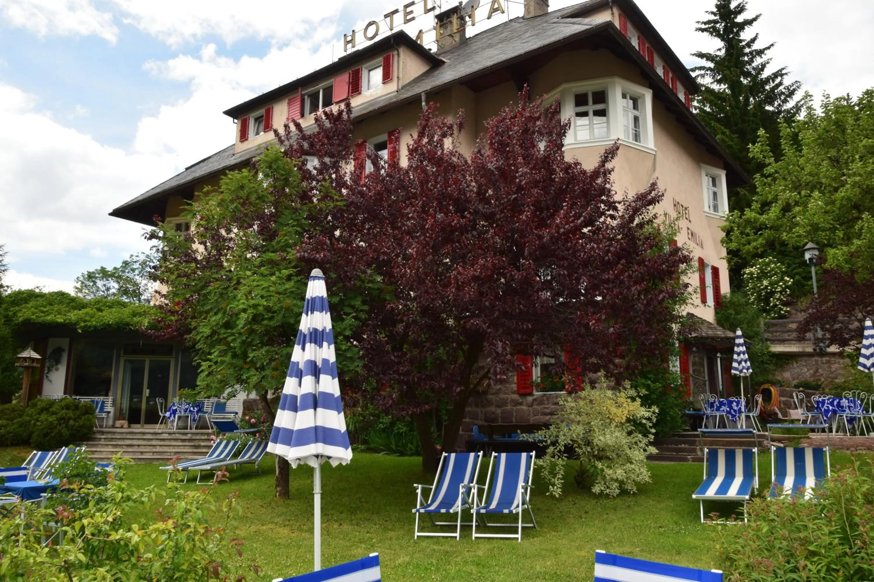 Facade/entrance in Hotel Villa Emilia
