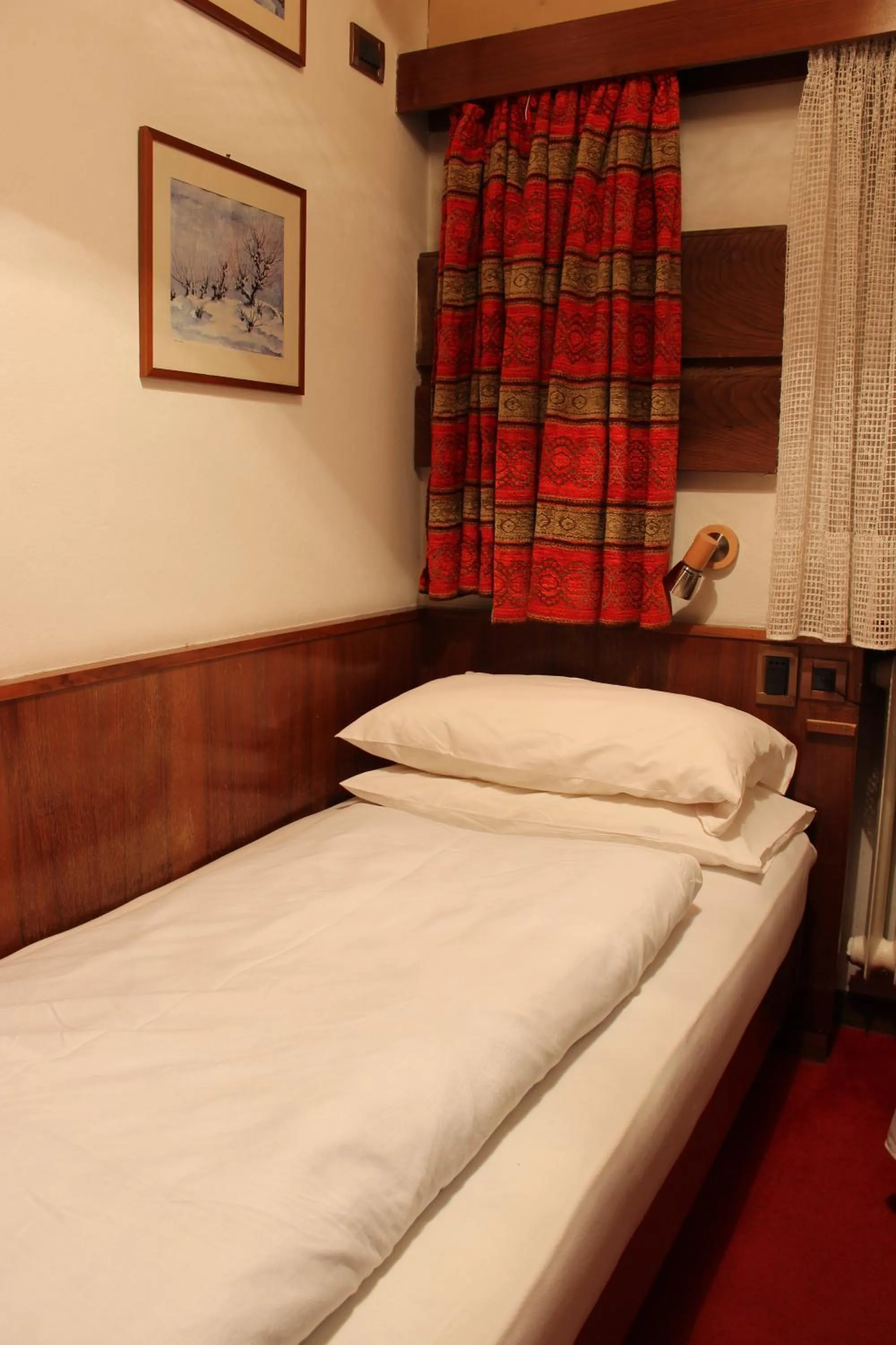 Decorative detail, Bed in Hotel Villa Emilia