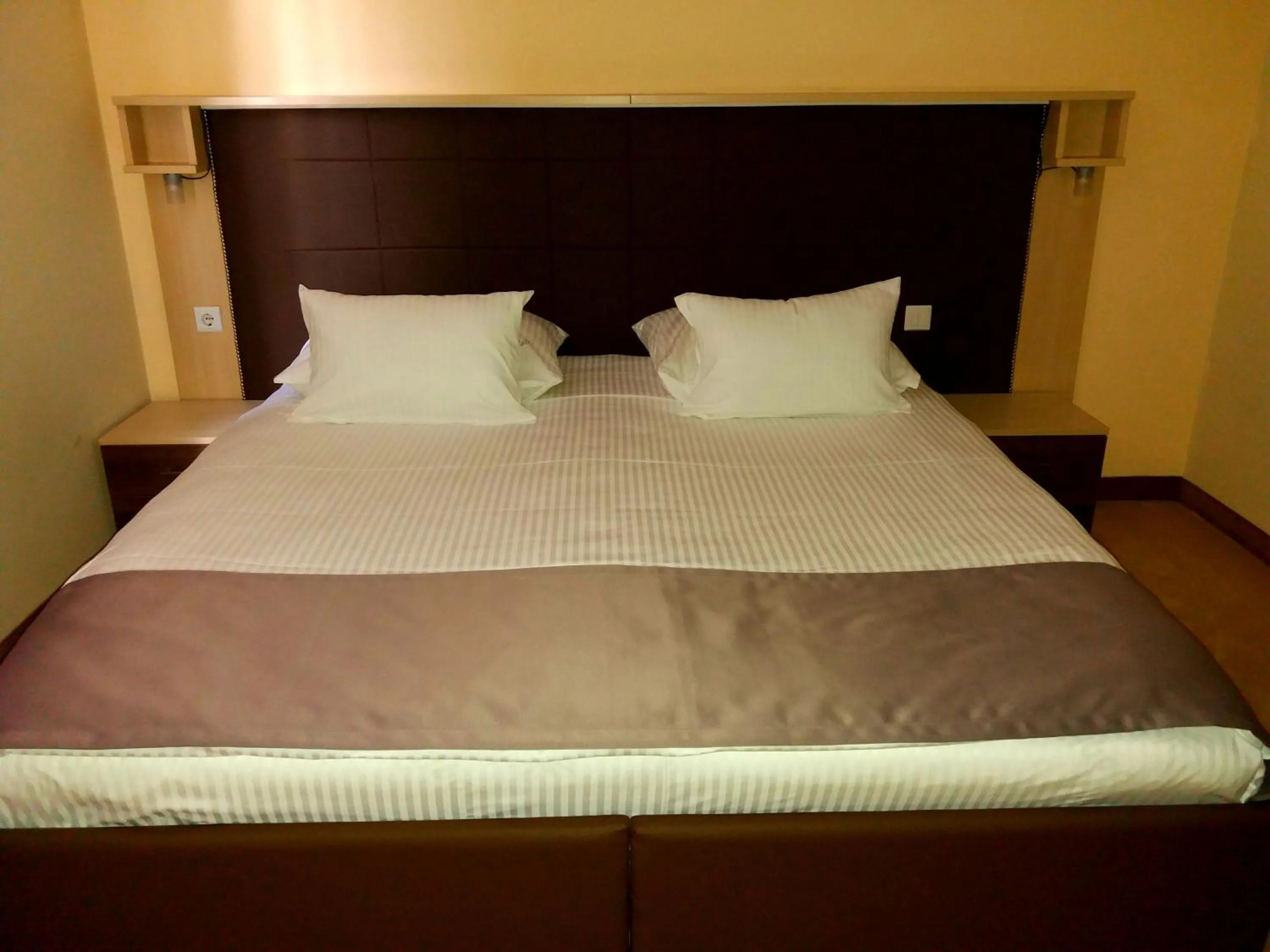 Quadruple Room with Bath in Hotel & Restaurant Great Wall - Airport