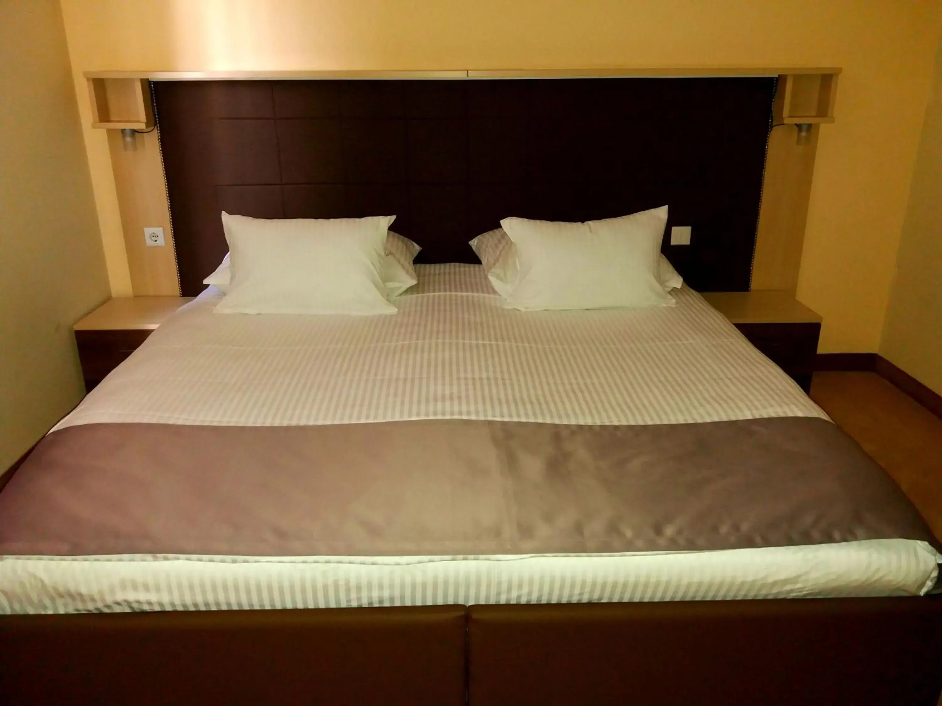 Quadruple Room with Bath in Hotel & Restaurant Great Wall - Airport Quadruple Room with Bath in Hotel & Restaurant Great Wall - Airport