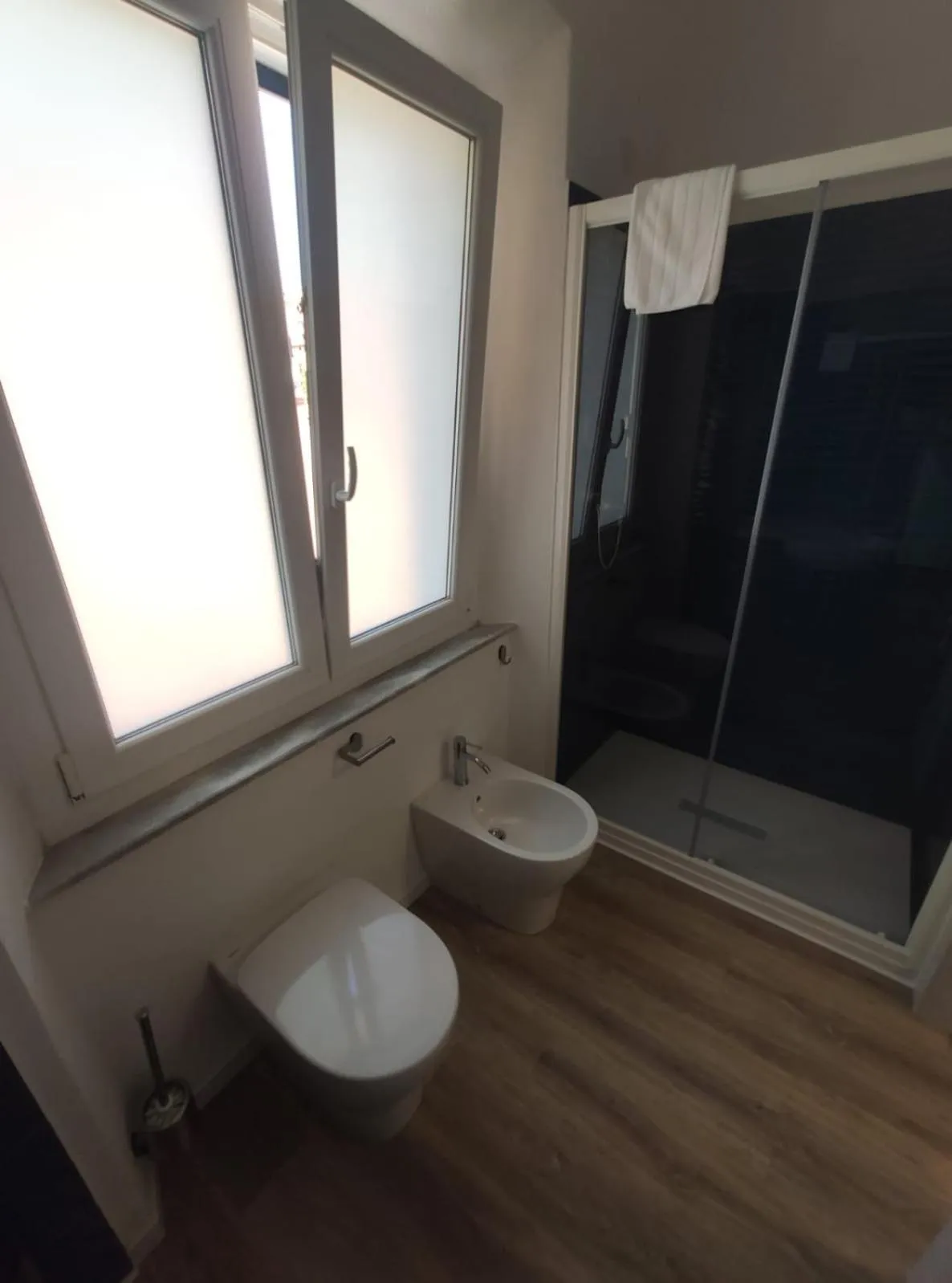 Toilet in Hotel Week End