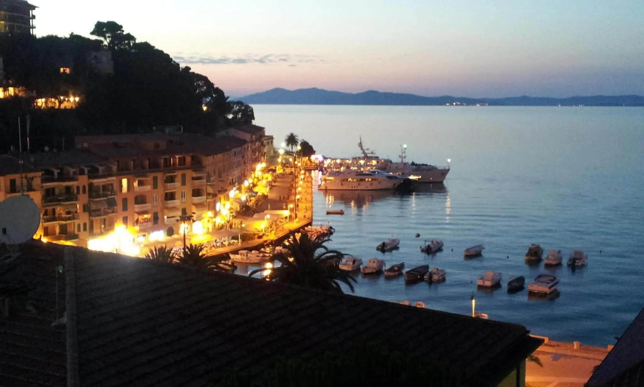 Area and facilities in Hotel Week End