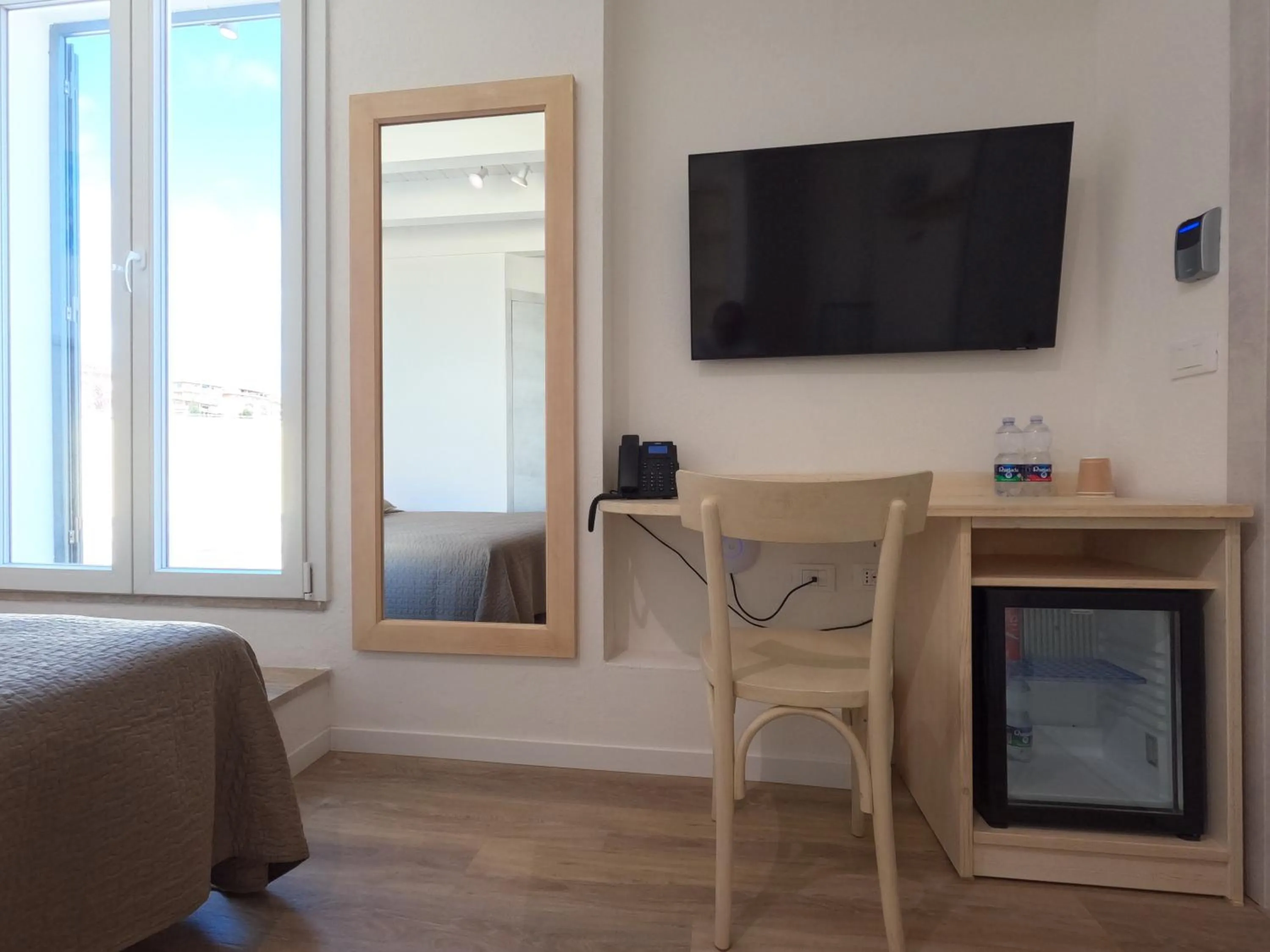 TV and multimedia in Hotel Week End