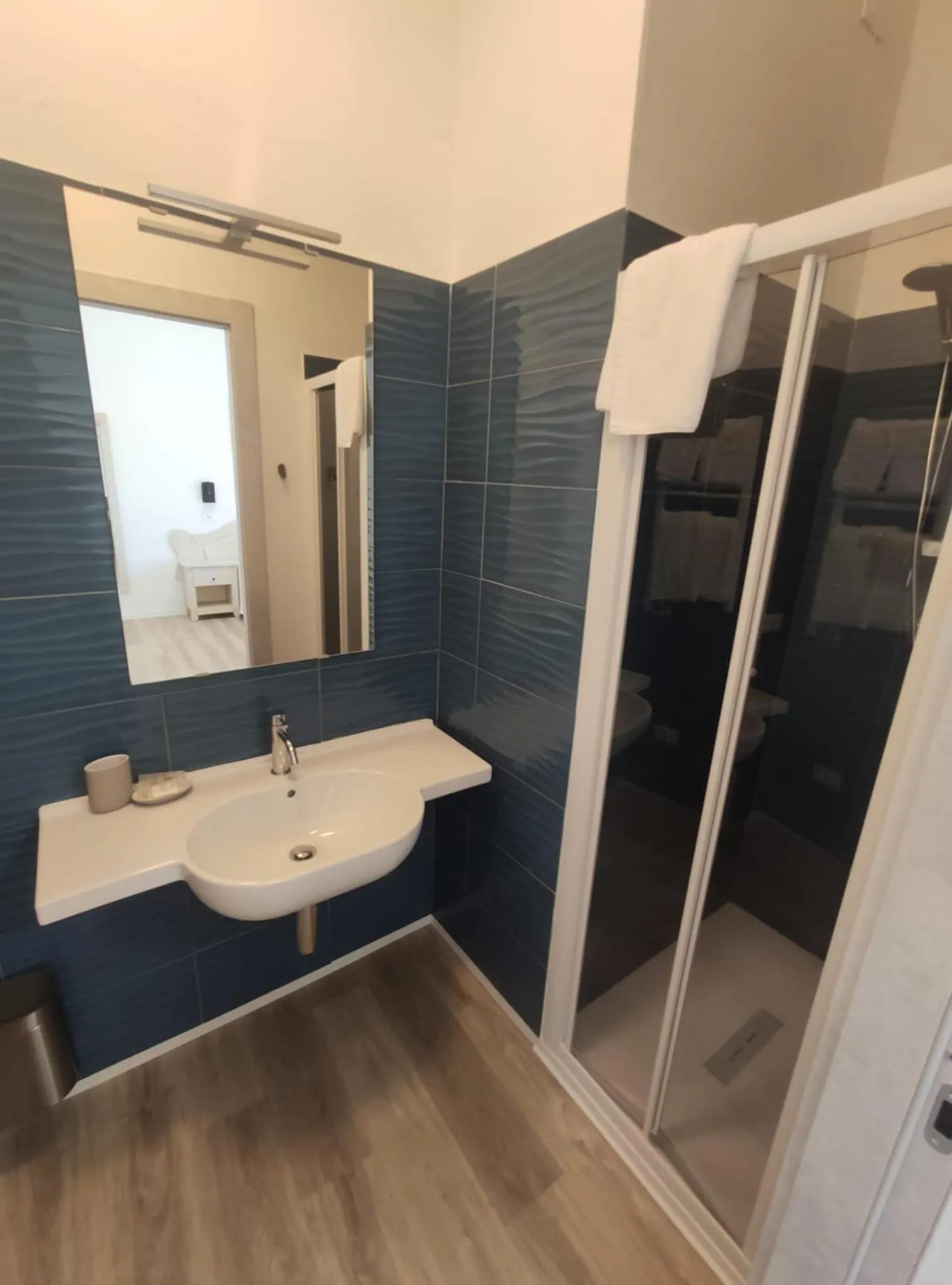 Shower in Hotel Week End