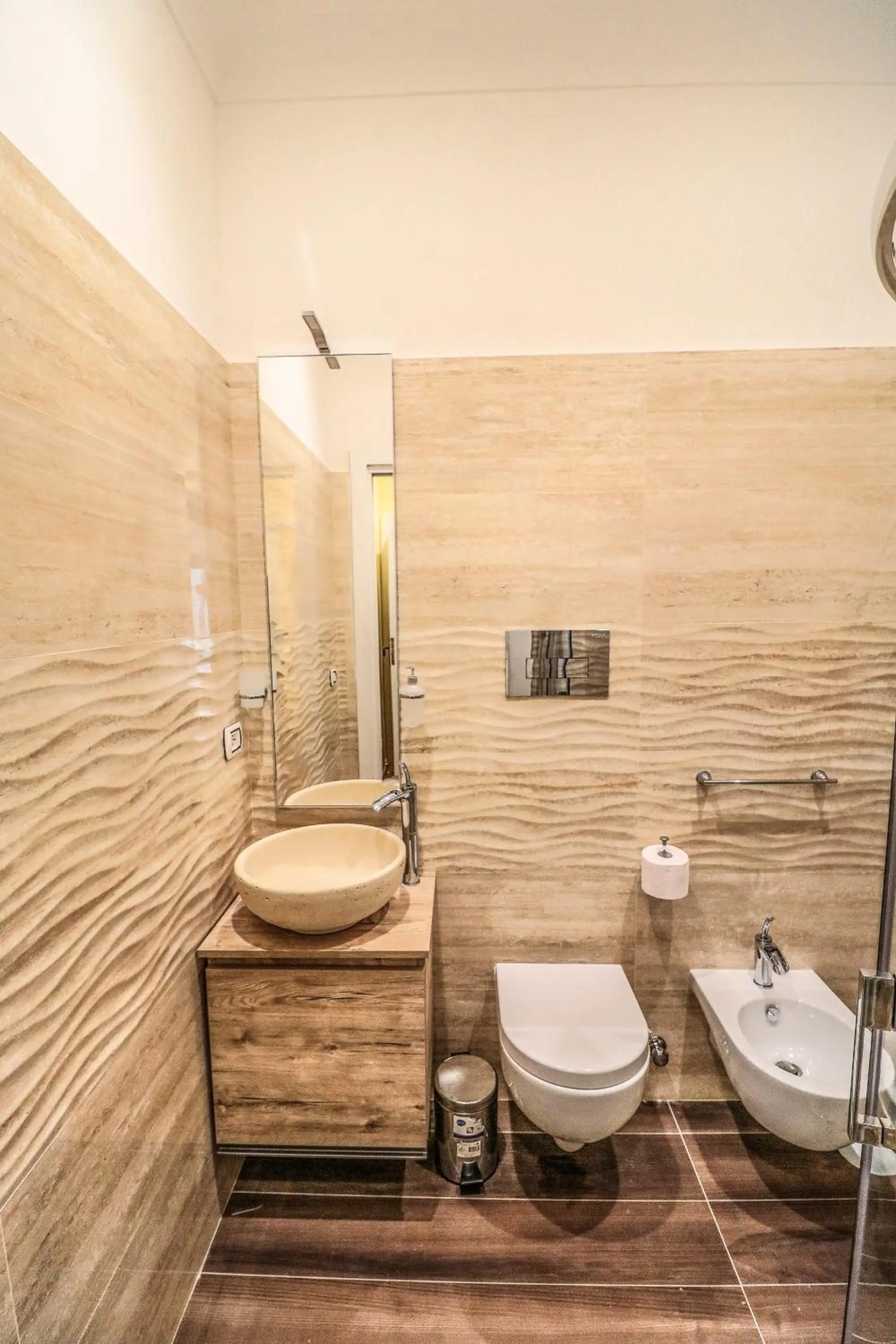 Shower in Scognamiglio Suites