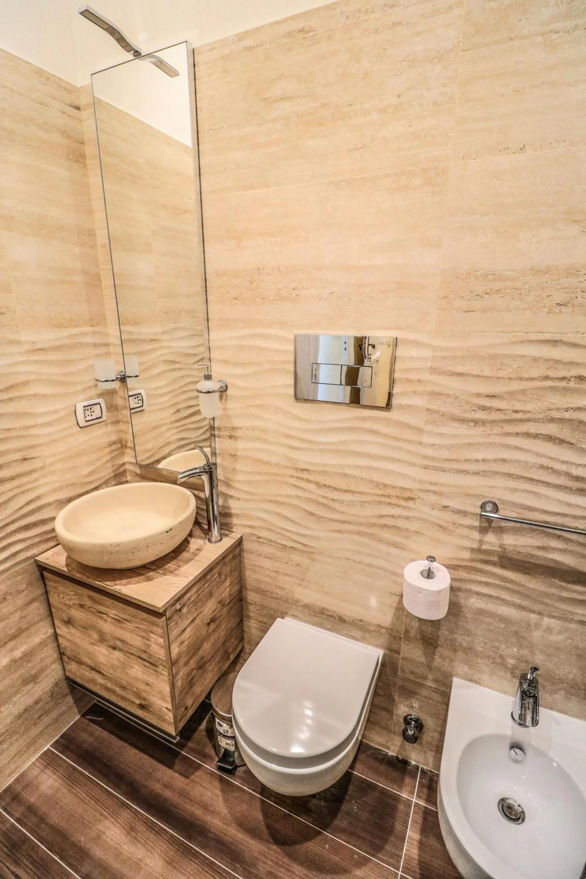 Toilet in Scognamiglio Suites