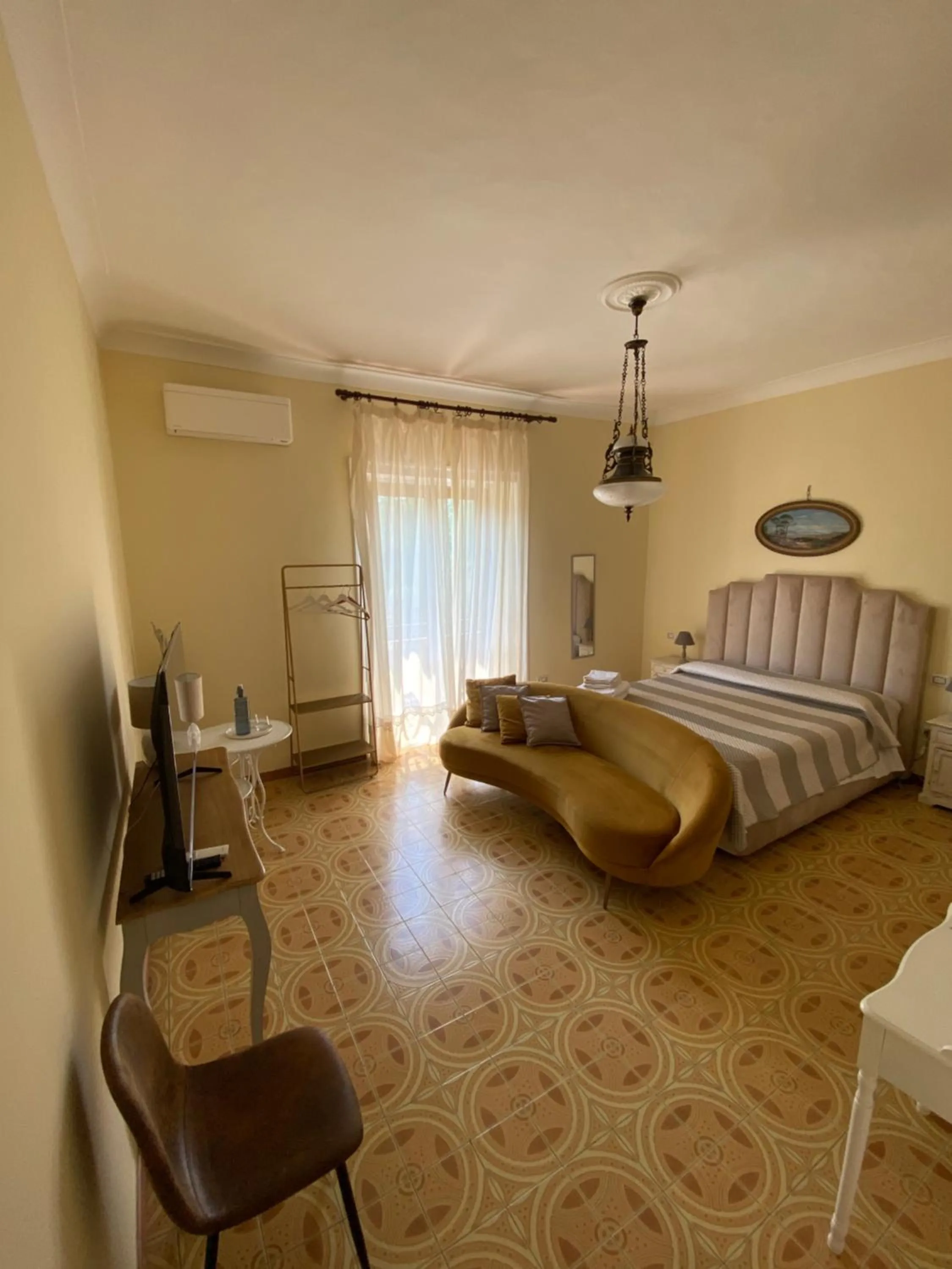Photo of the whole room, Bed in Scognamiglio Suites