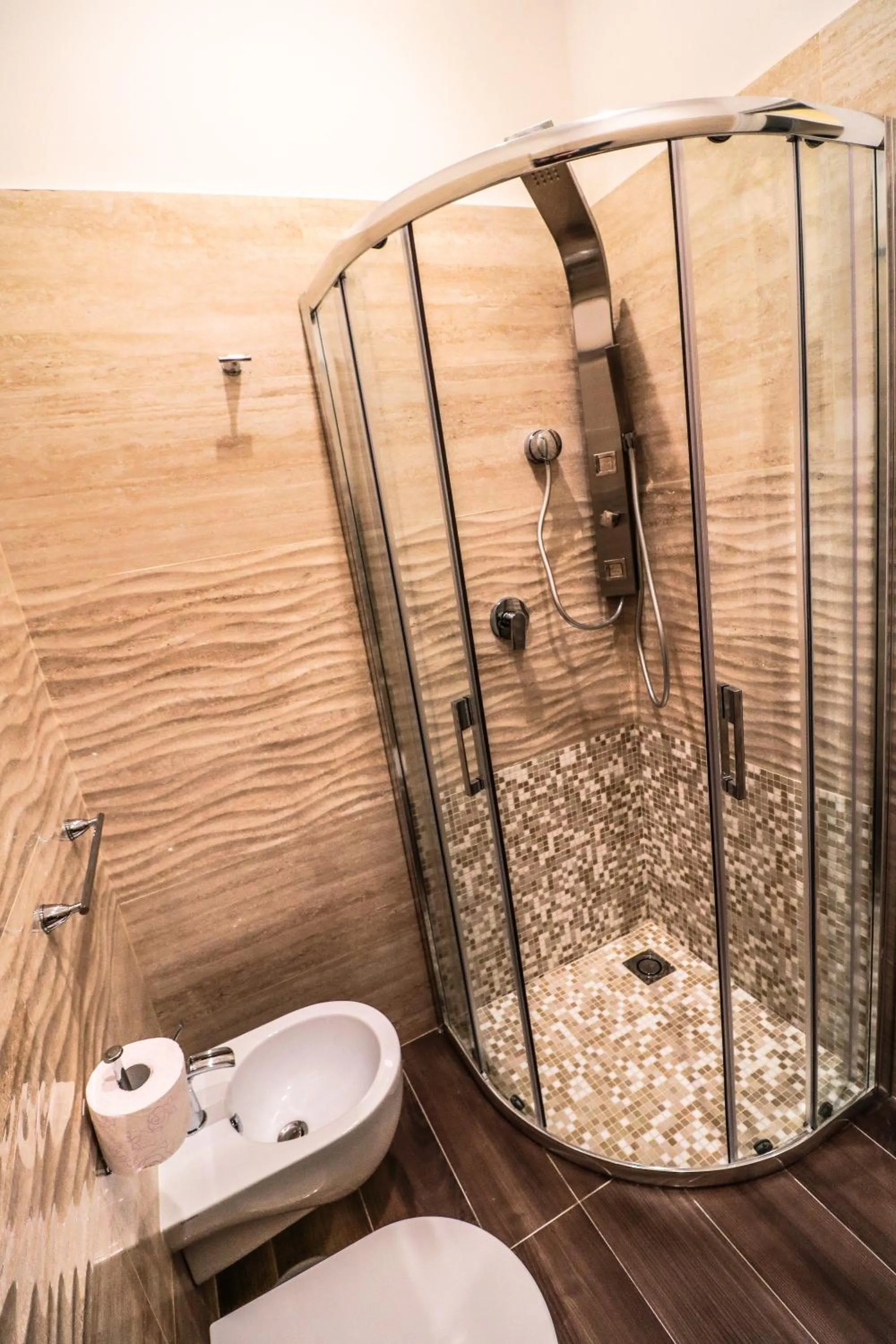 Shower in Scognamiglio Suites