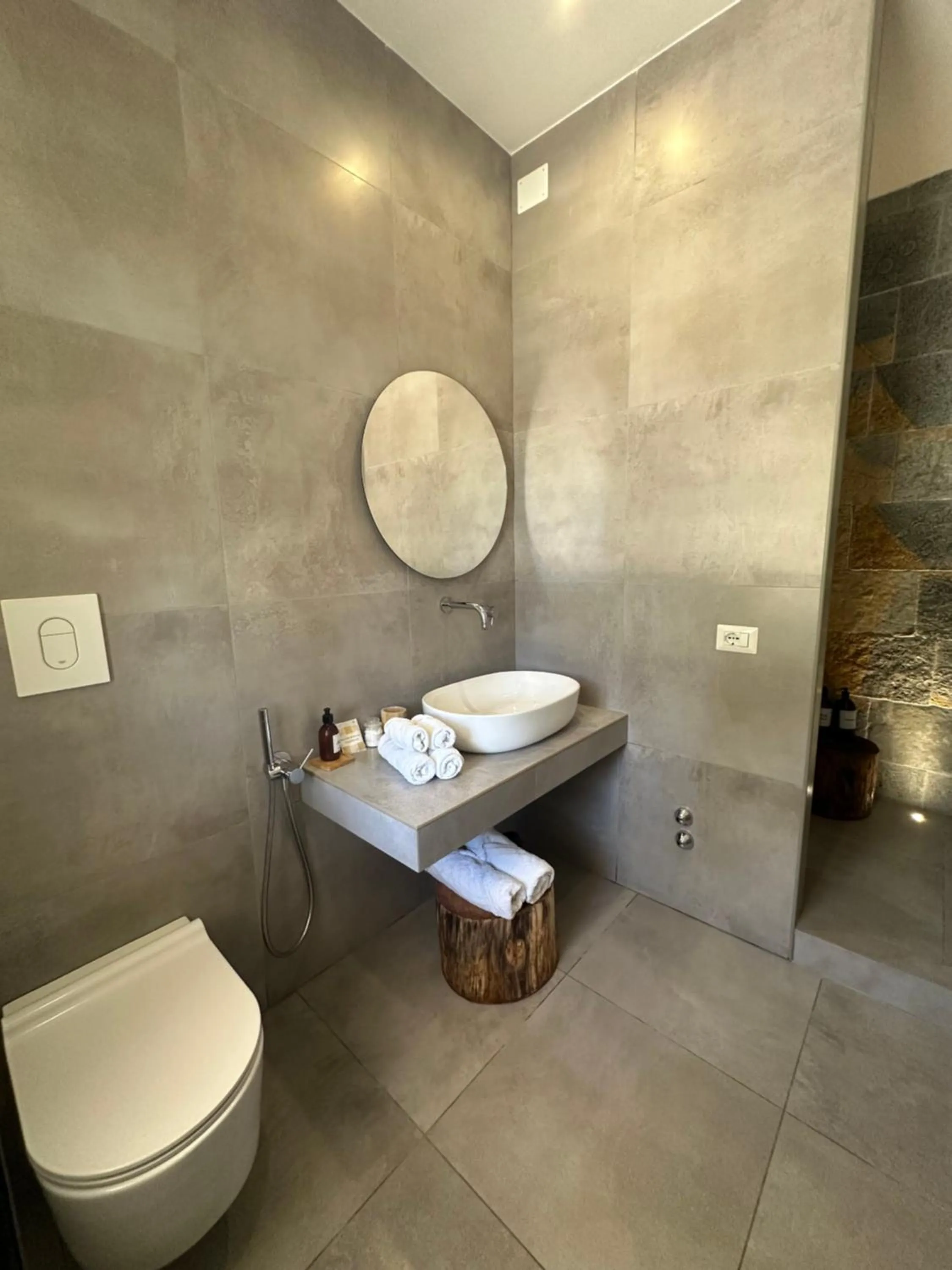 Toilet in Petra Maris B&B