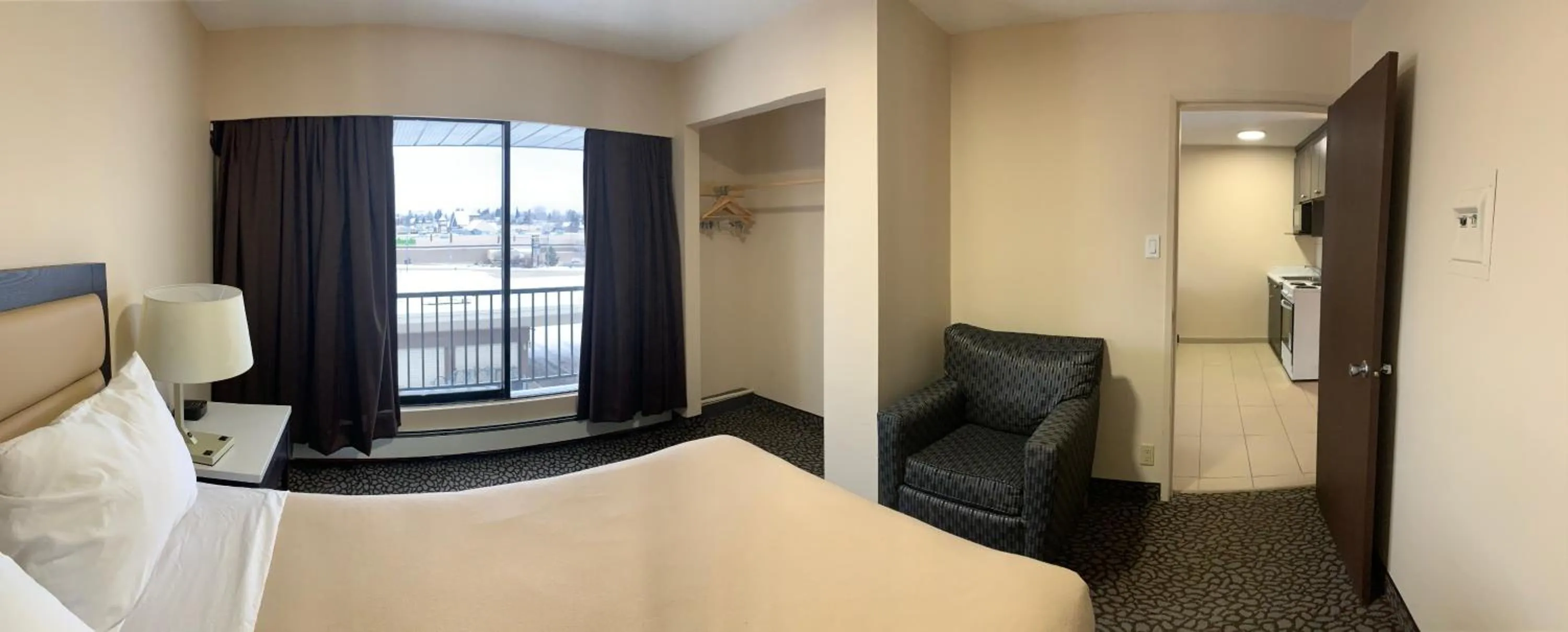 Bed, Seating Area in North Star Inn & Suites