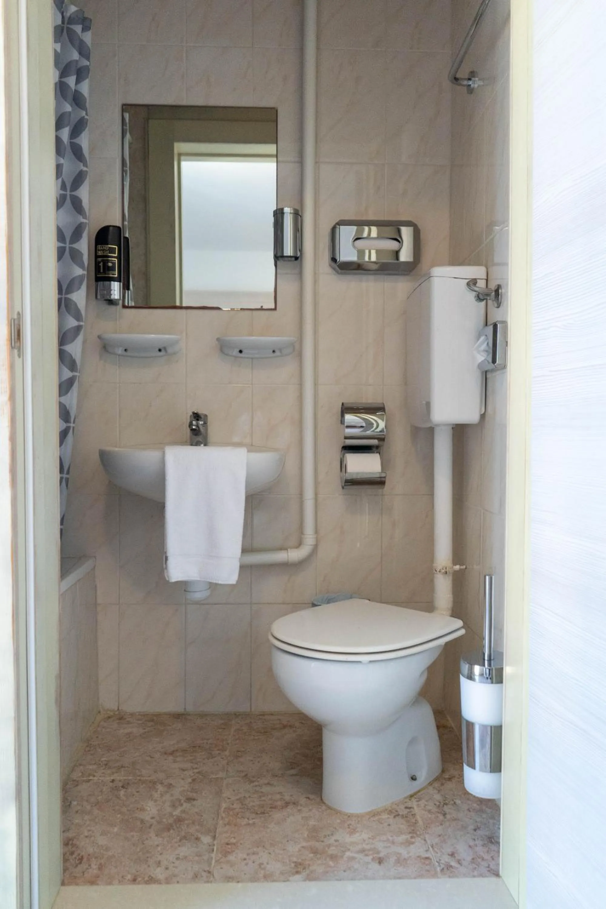 Shower in Coral beach house & food