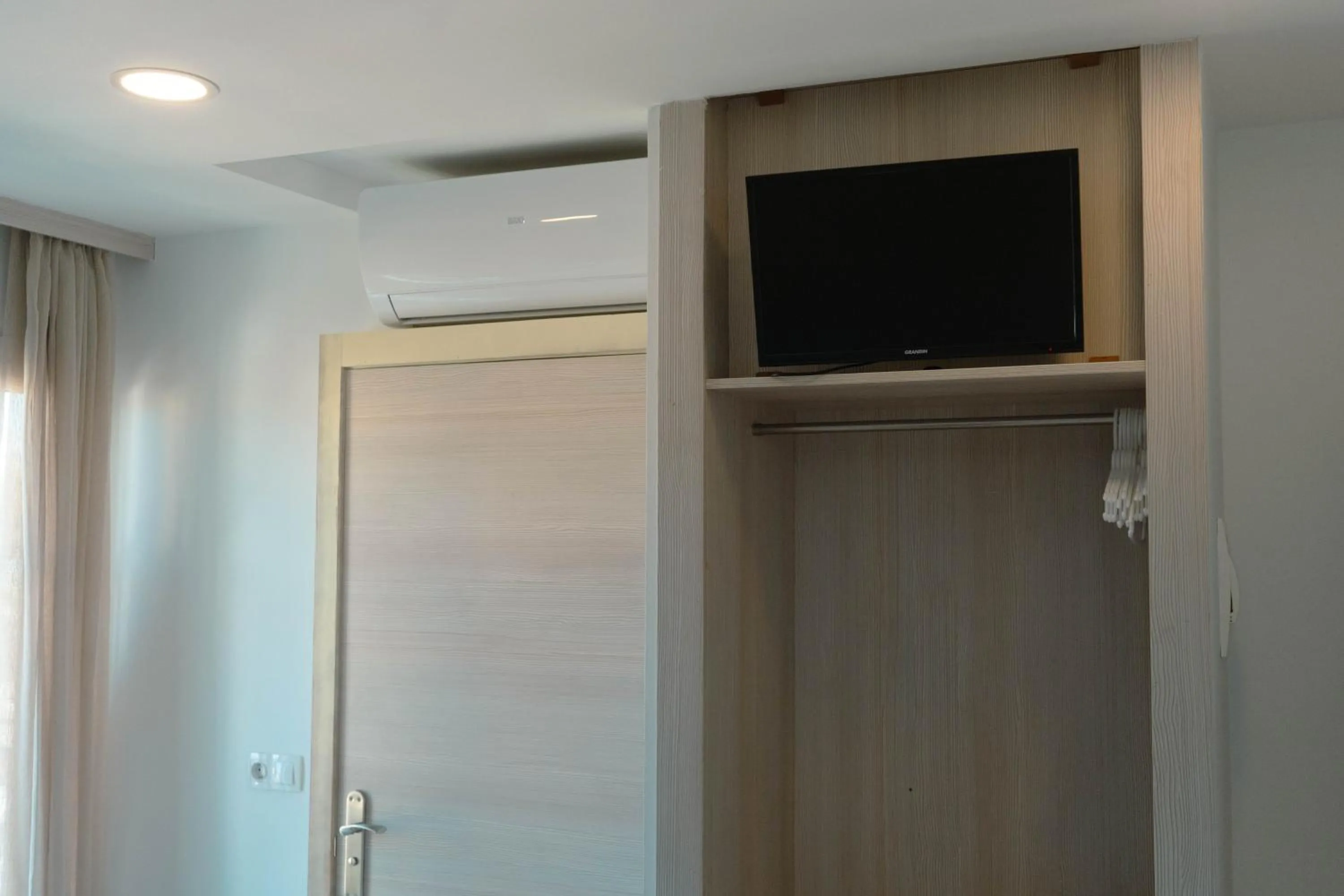 TV and multimedia in Coral beach house & food