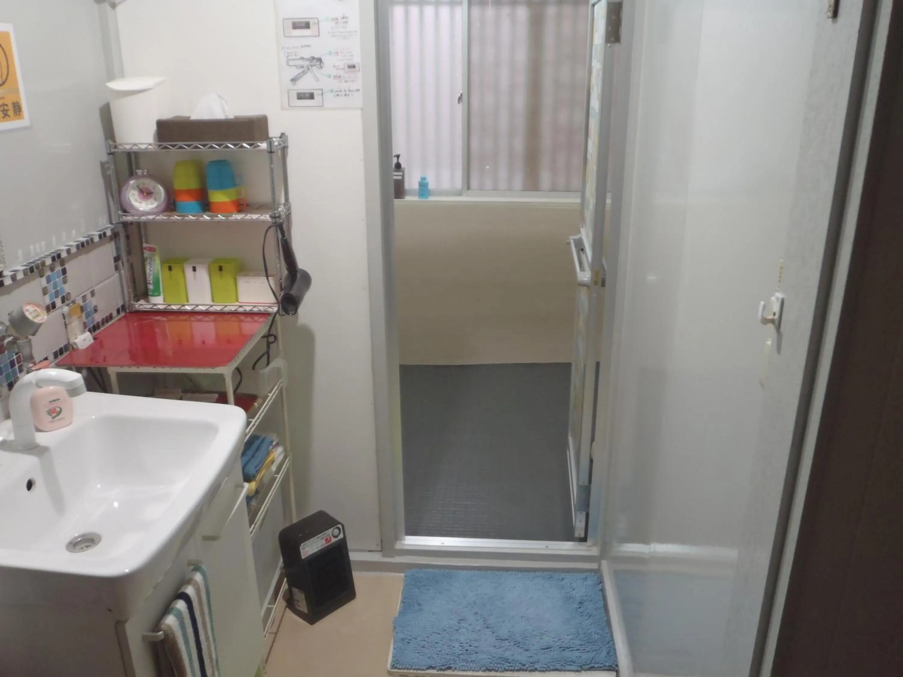 Shower in Mike's B&B Tokoname