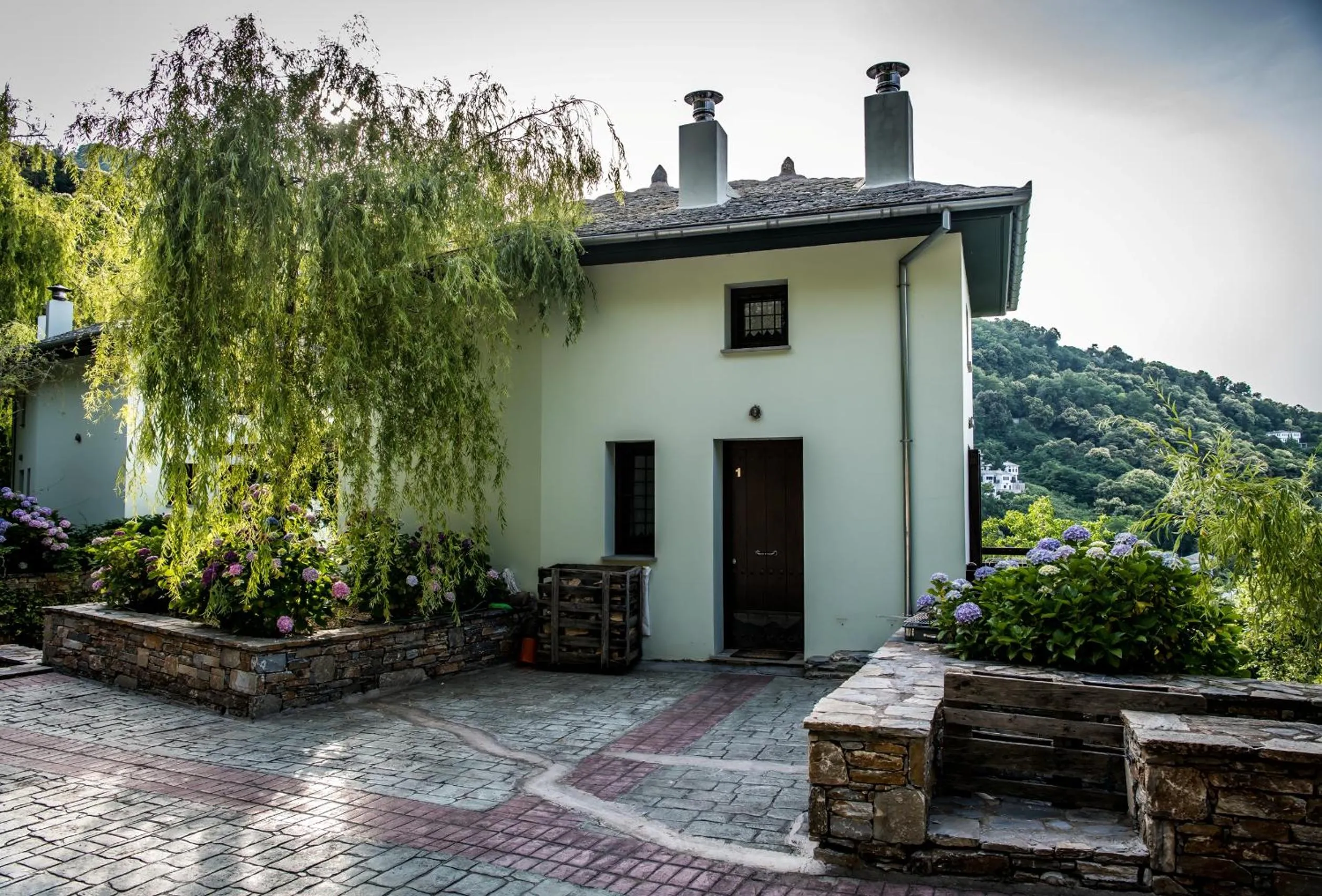 Property building in Nymfes