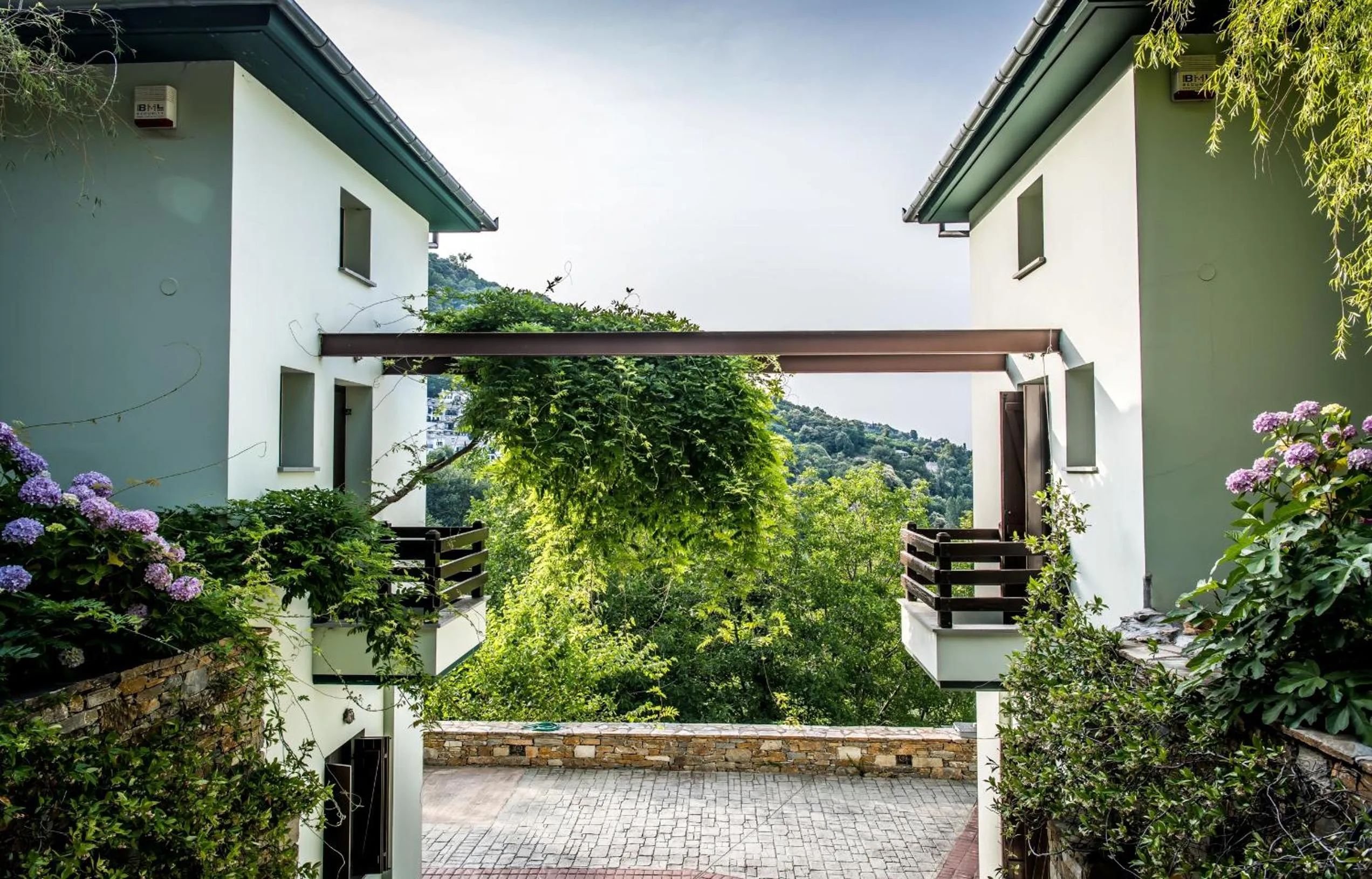Property building in Nymfes