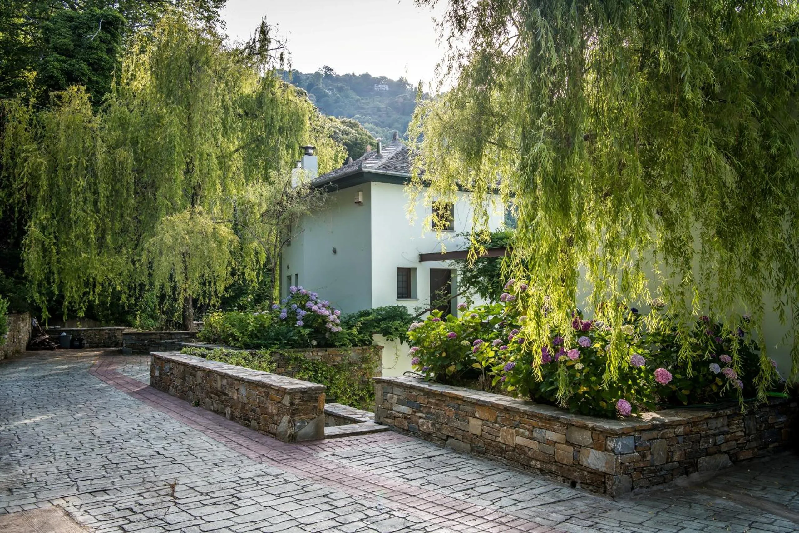 Property building in Nymfes