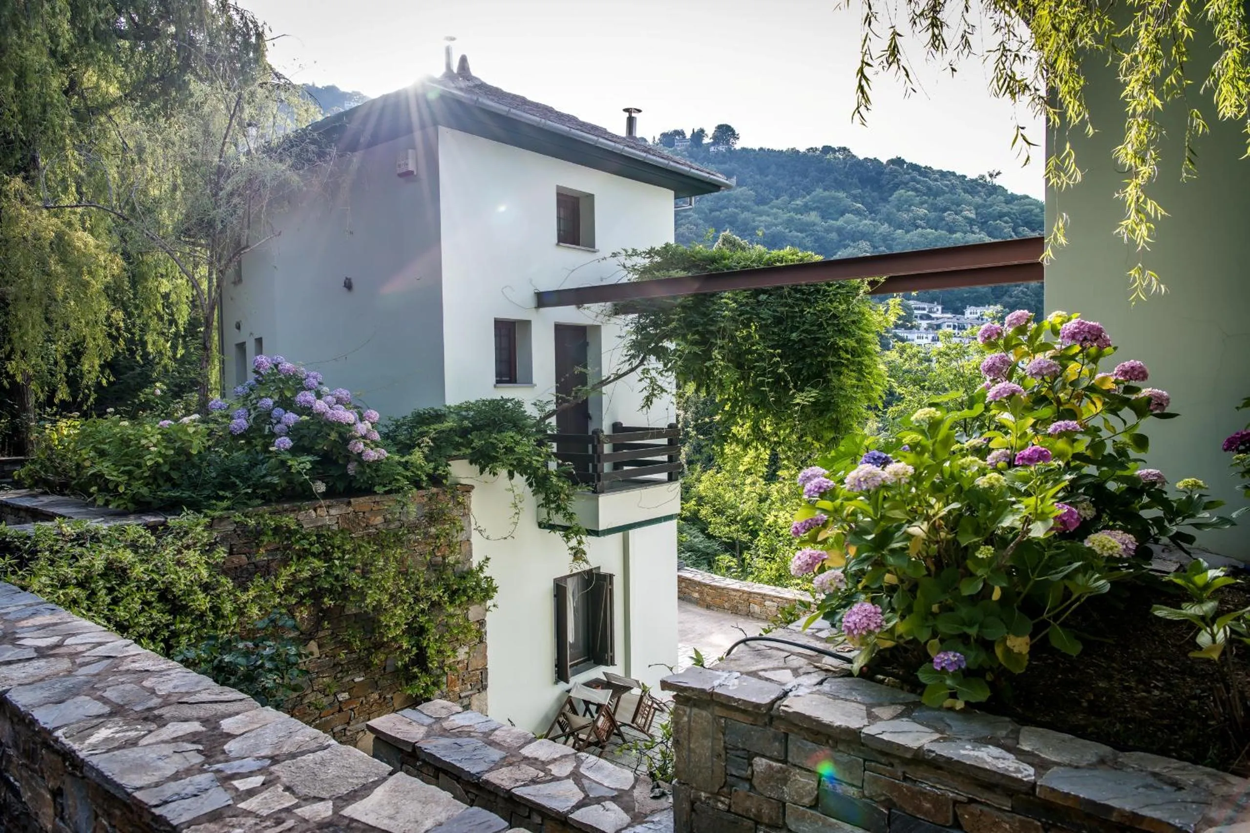 Property building in Nymfes