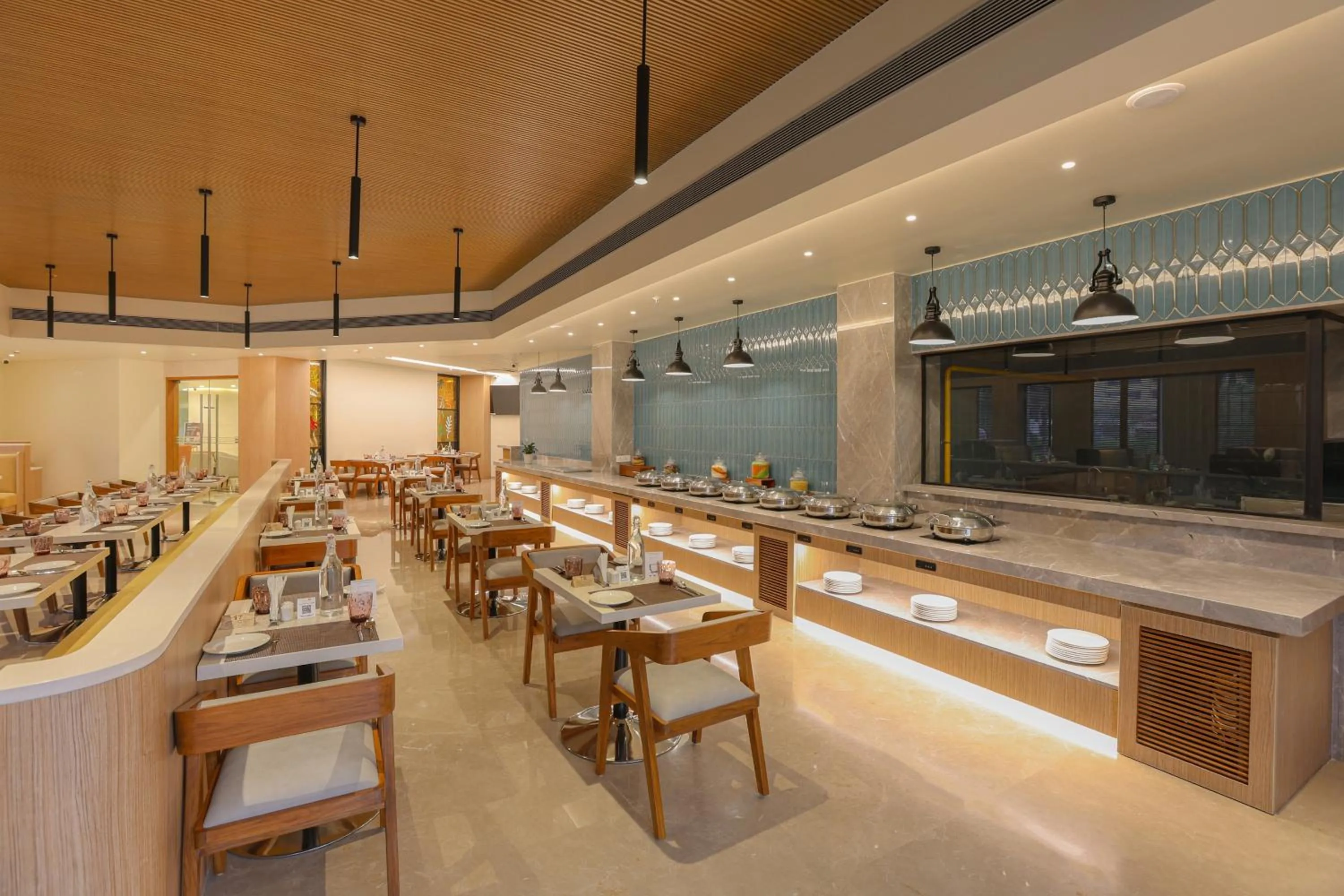 Restaurant/places to eat in Lemon Tree Hotel, Chinchwad, Pune