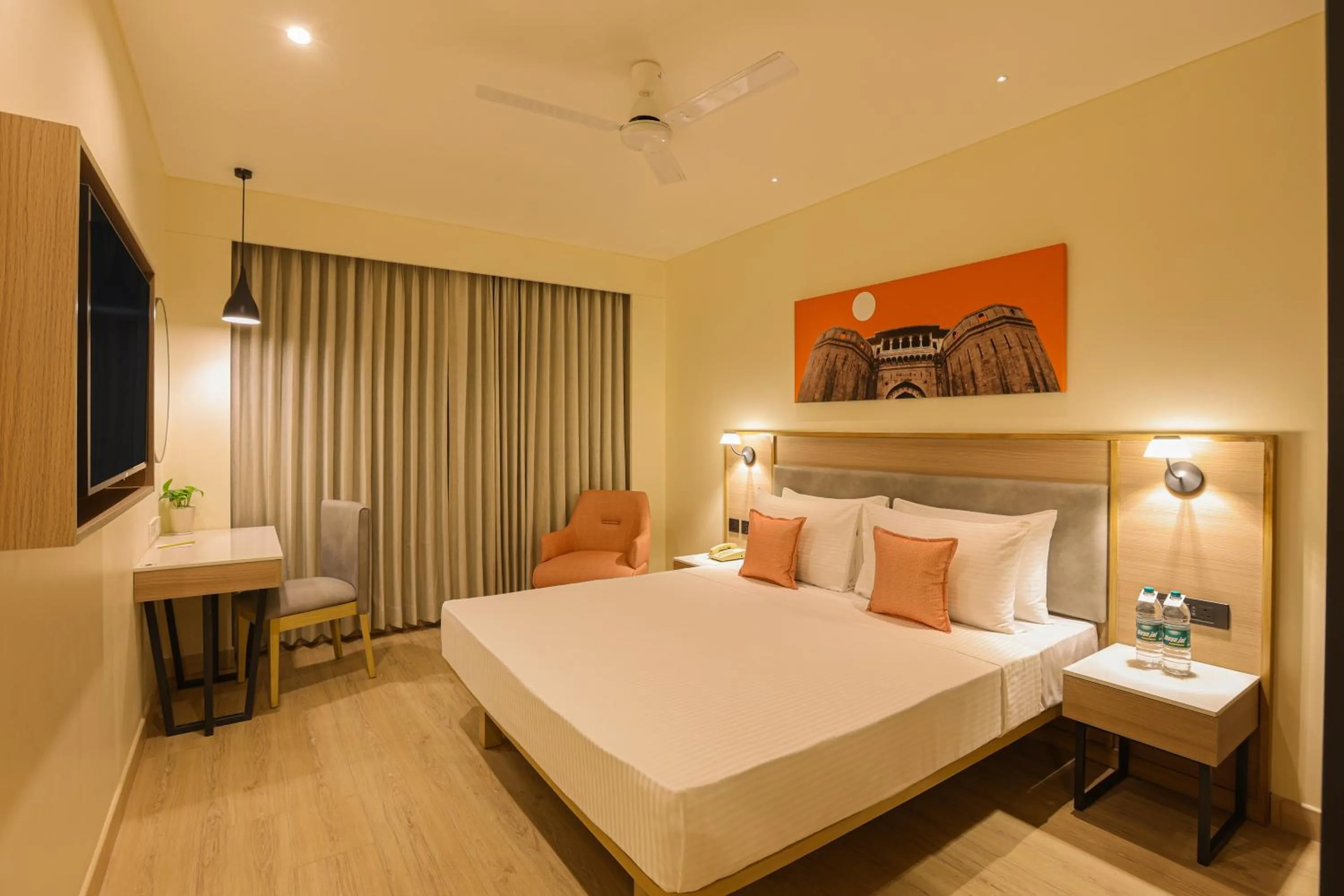 Bedroom, Bed in Lemon Tree Hotel, Chinchwad, Pune