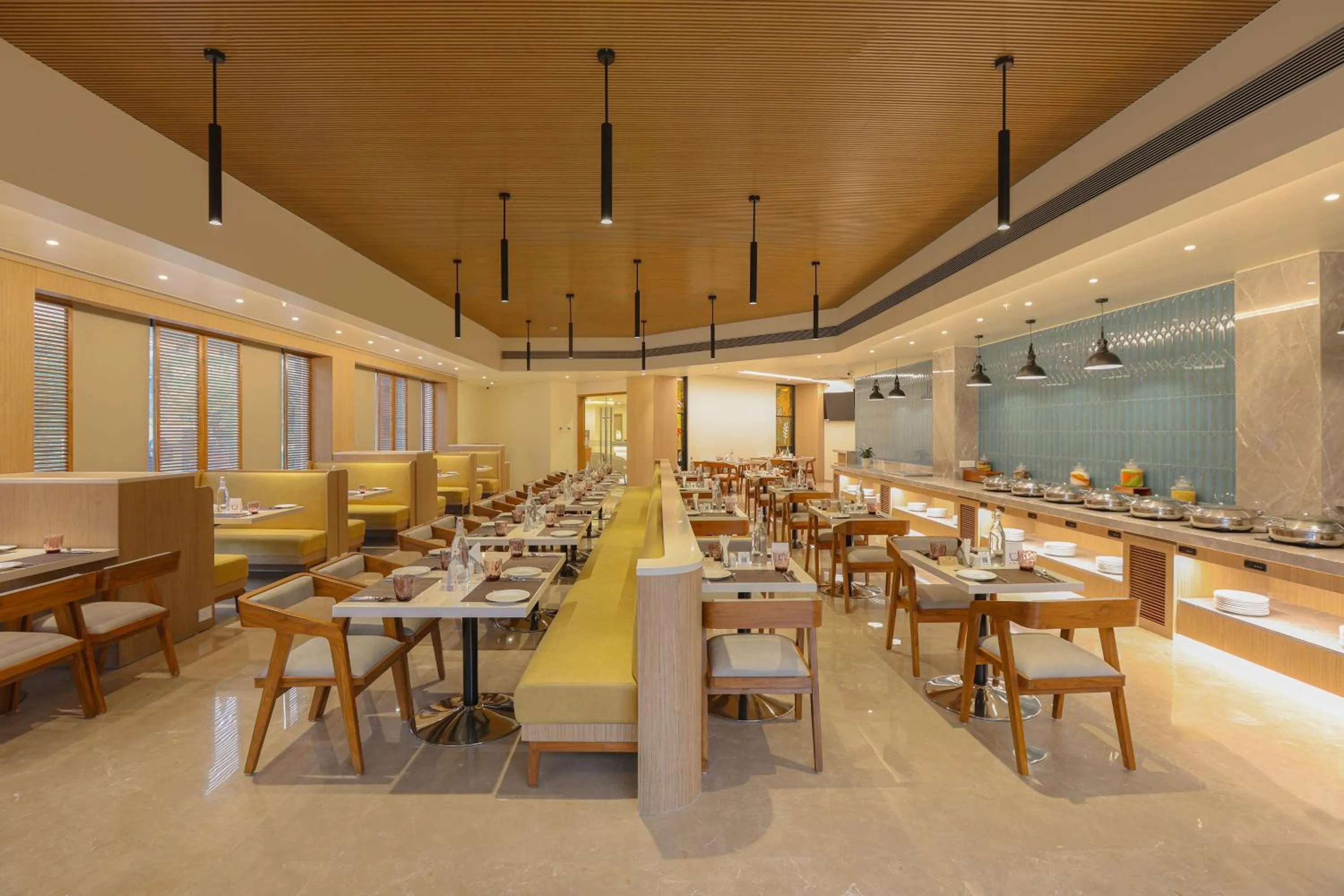 Restaurant/places to eat in Lemon Tree Hotel, Chinchwad, Pune