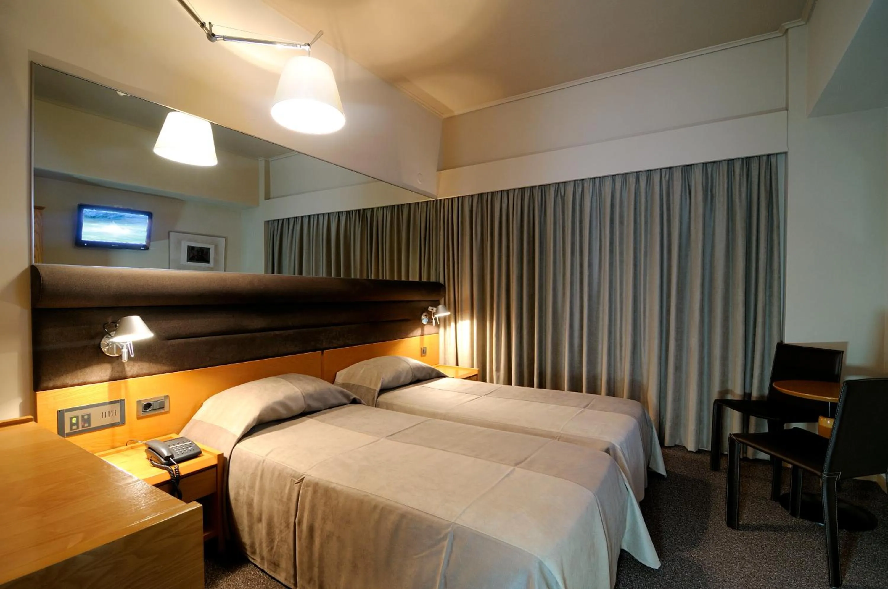 Photo of the whole room, Bed in Maniatis Hotel