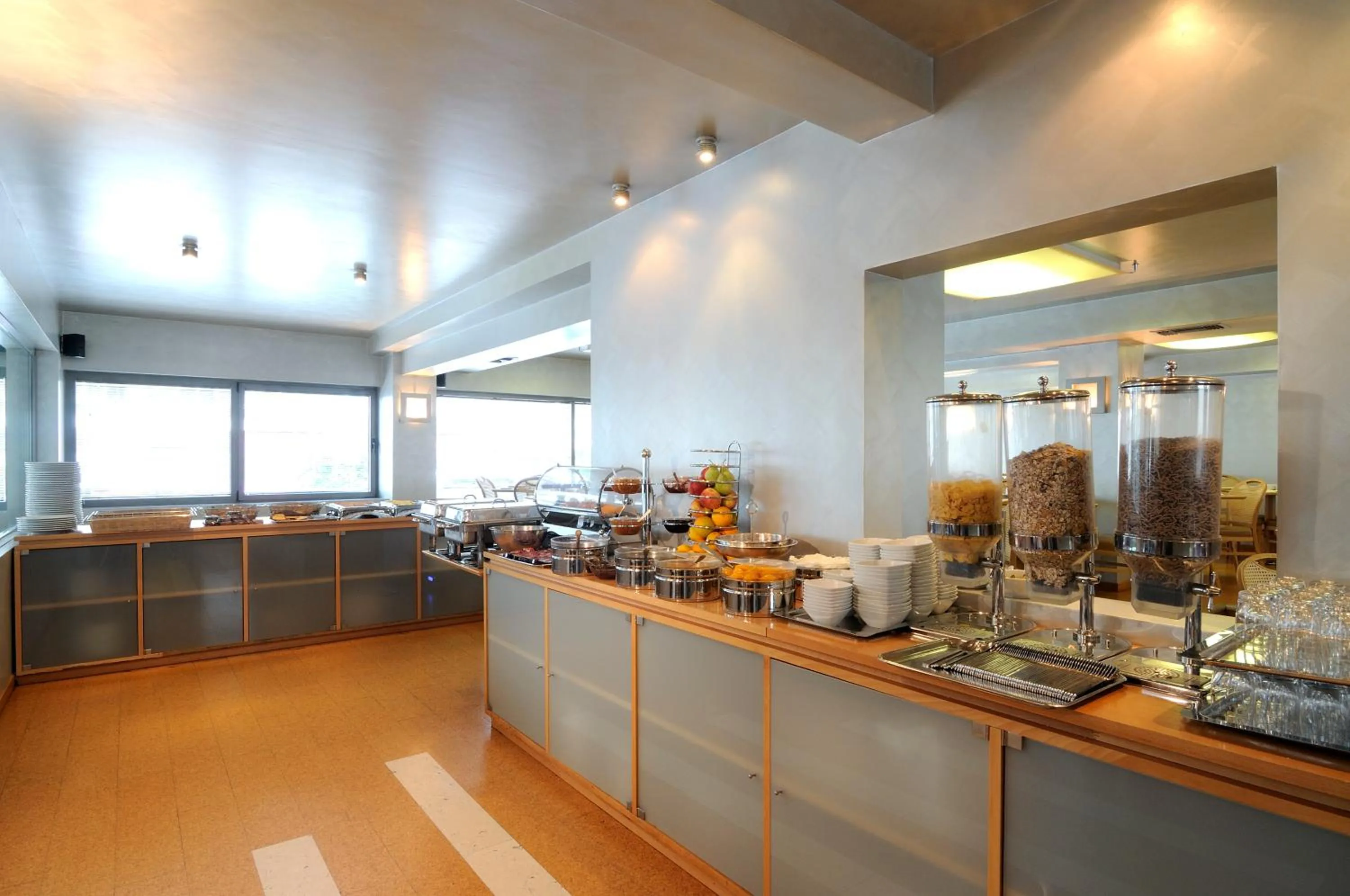 Restaurant/places to eat in Maniatis Hotel