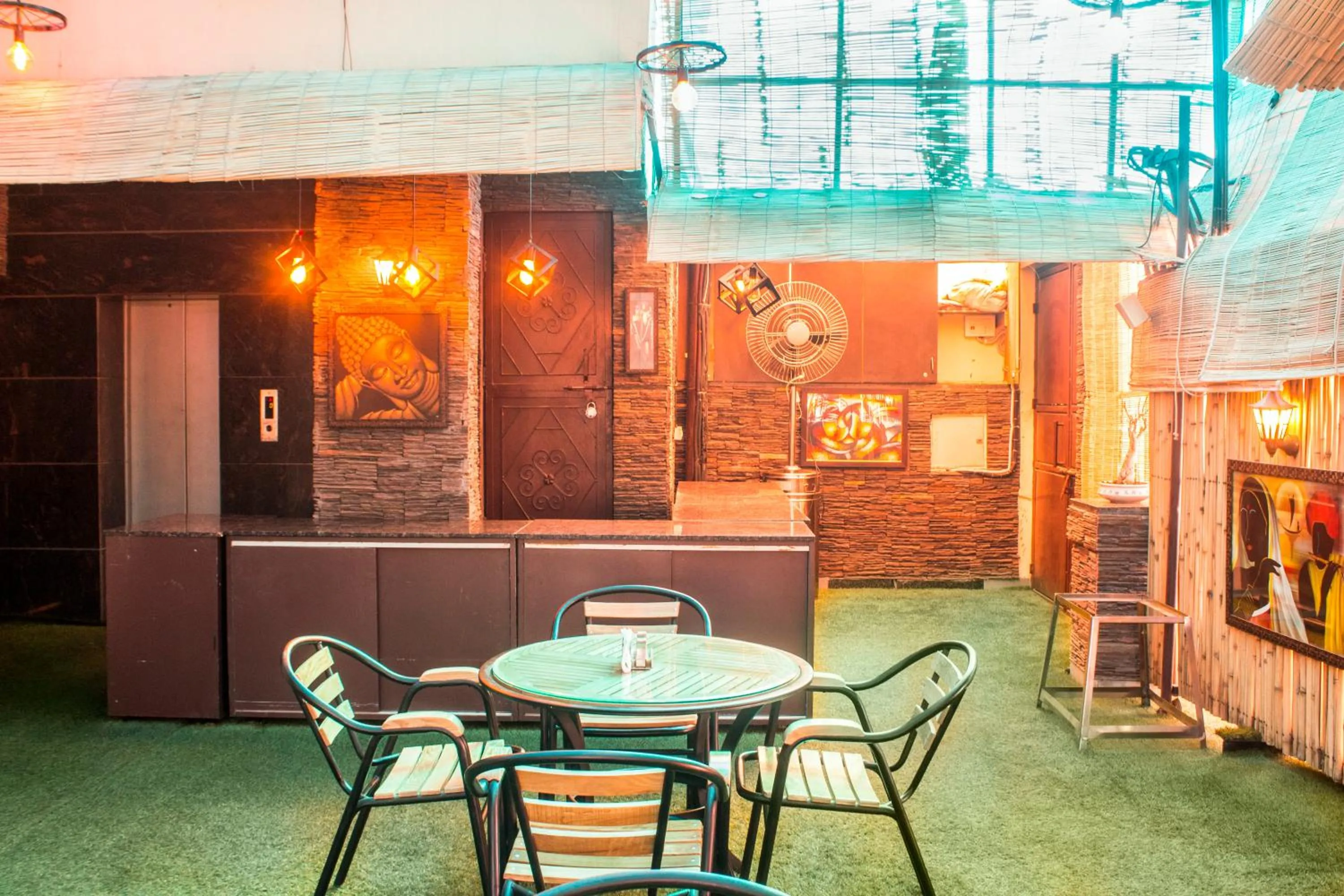 Restaurant/places to eat in AP Holidays