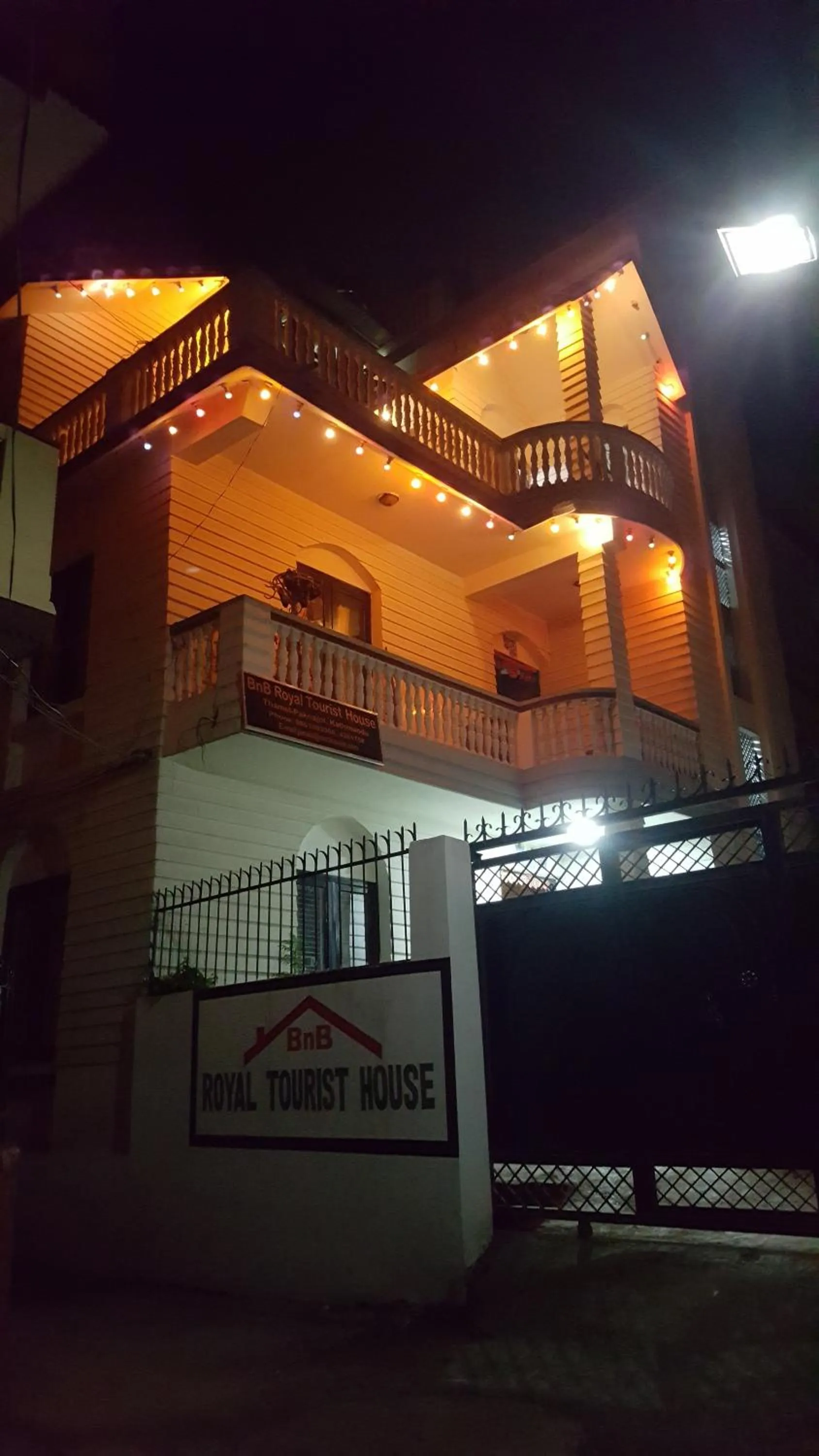 BnB Royal Tourist House