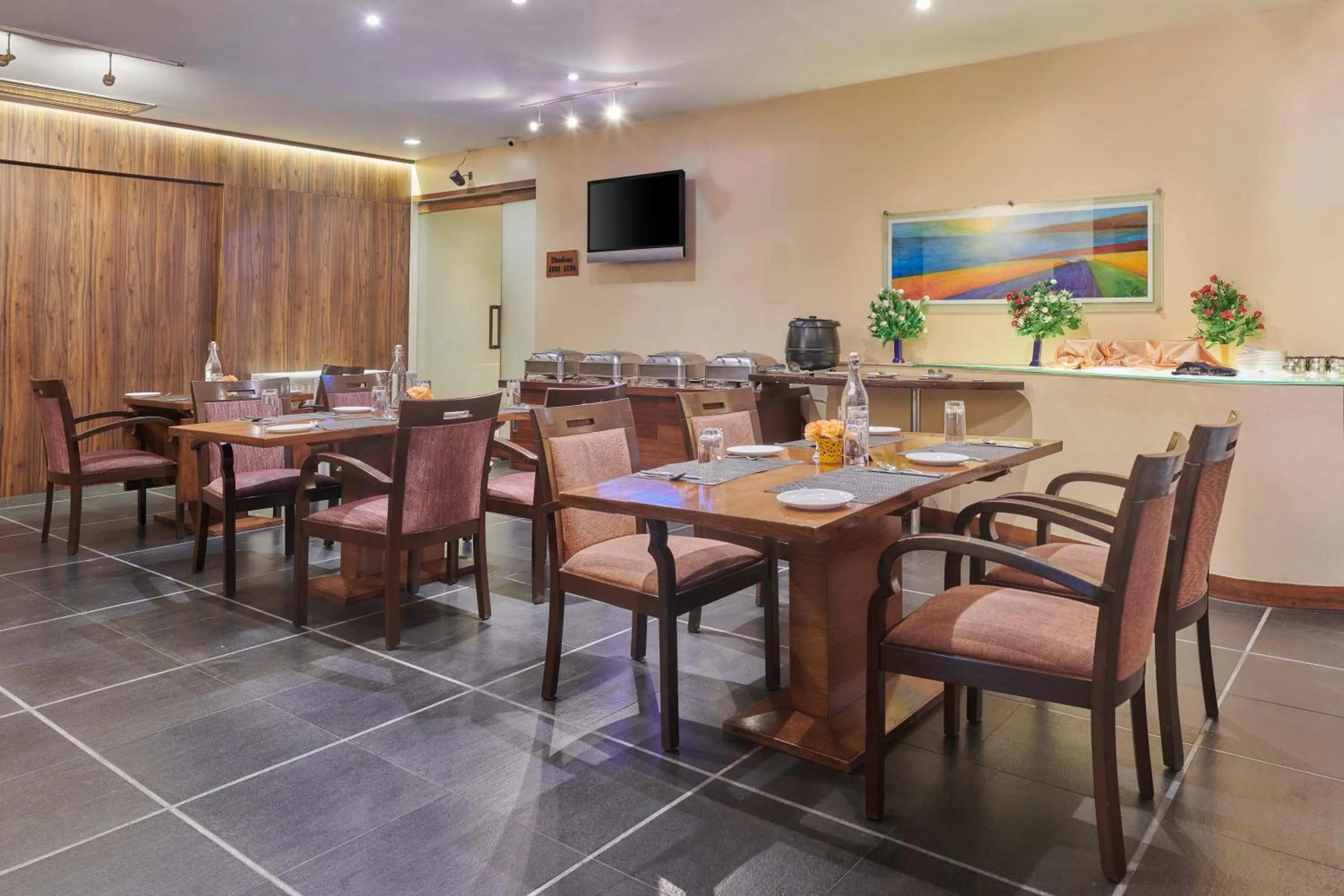 Restaurant/places to eat in Hotel Studio Estique