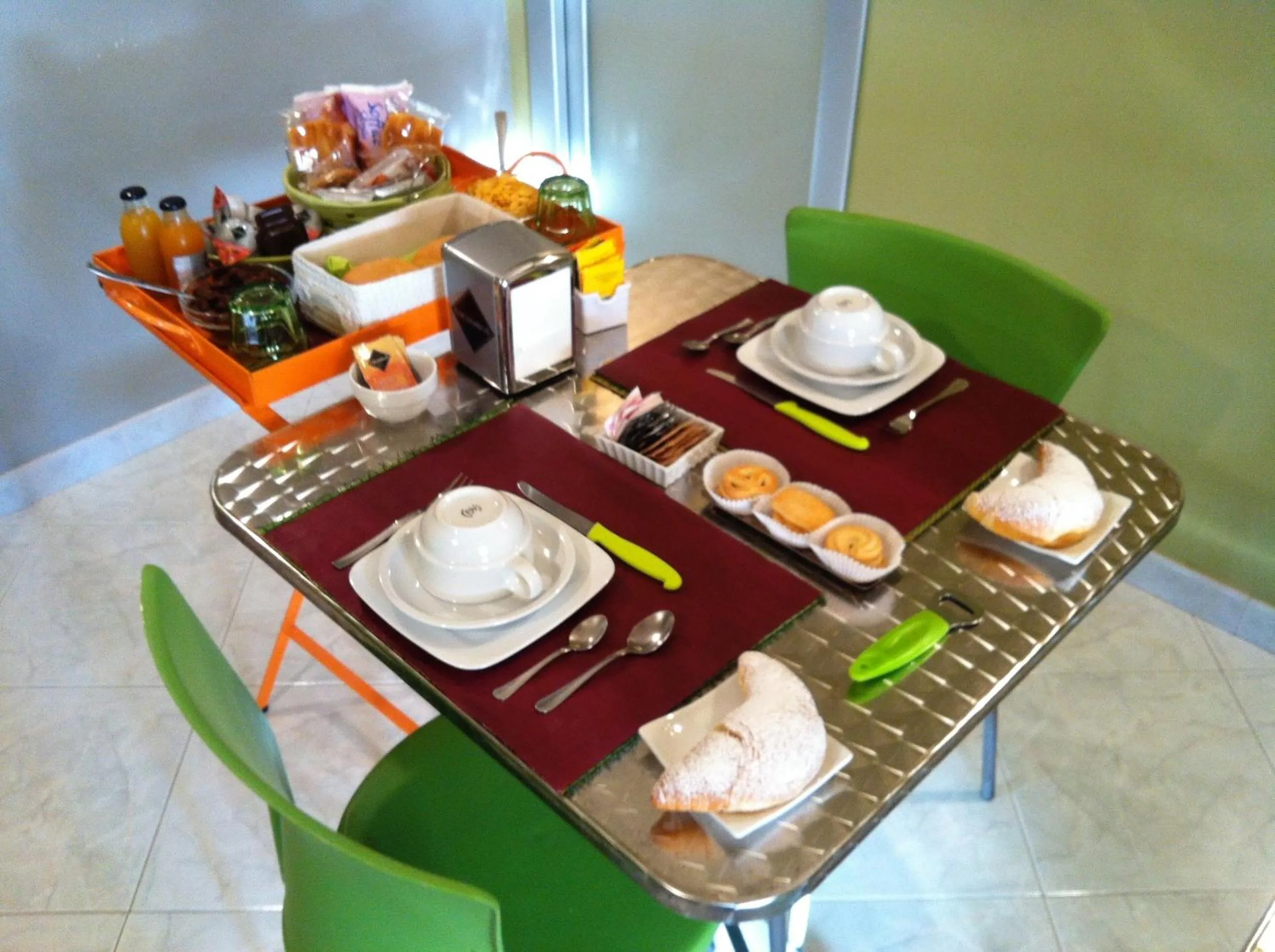 Communal kitchen in B&B Elia's