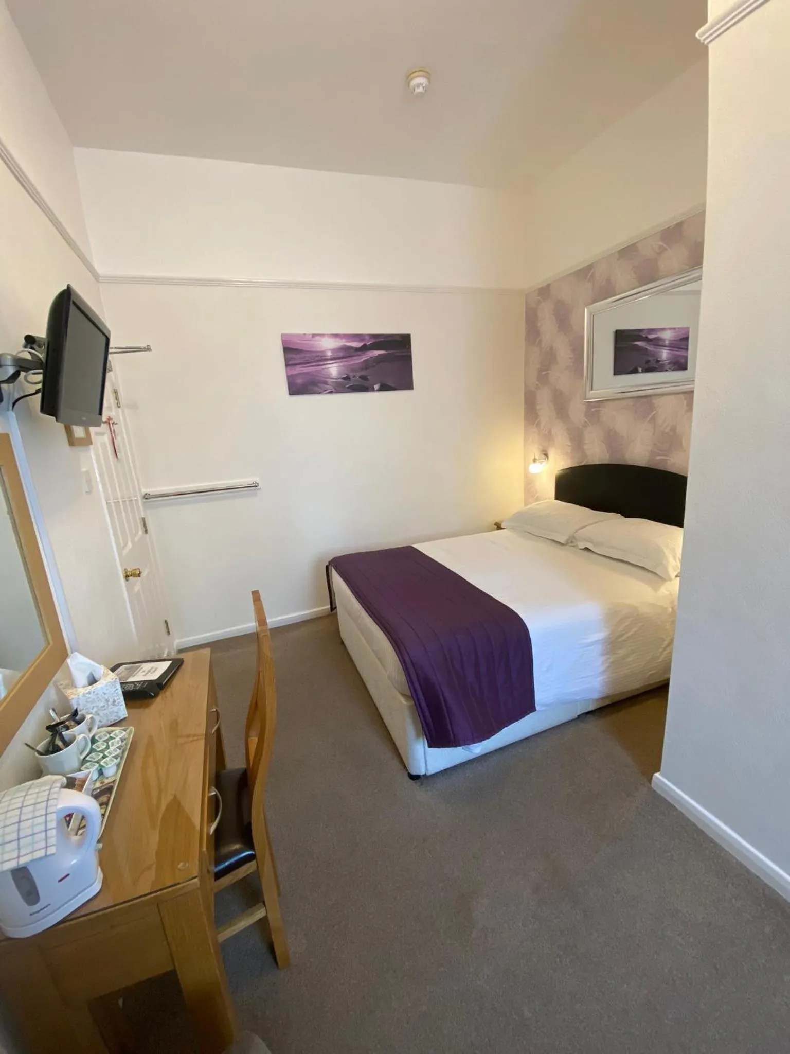 Bedroom, Bed in Paignton Court