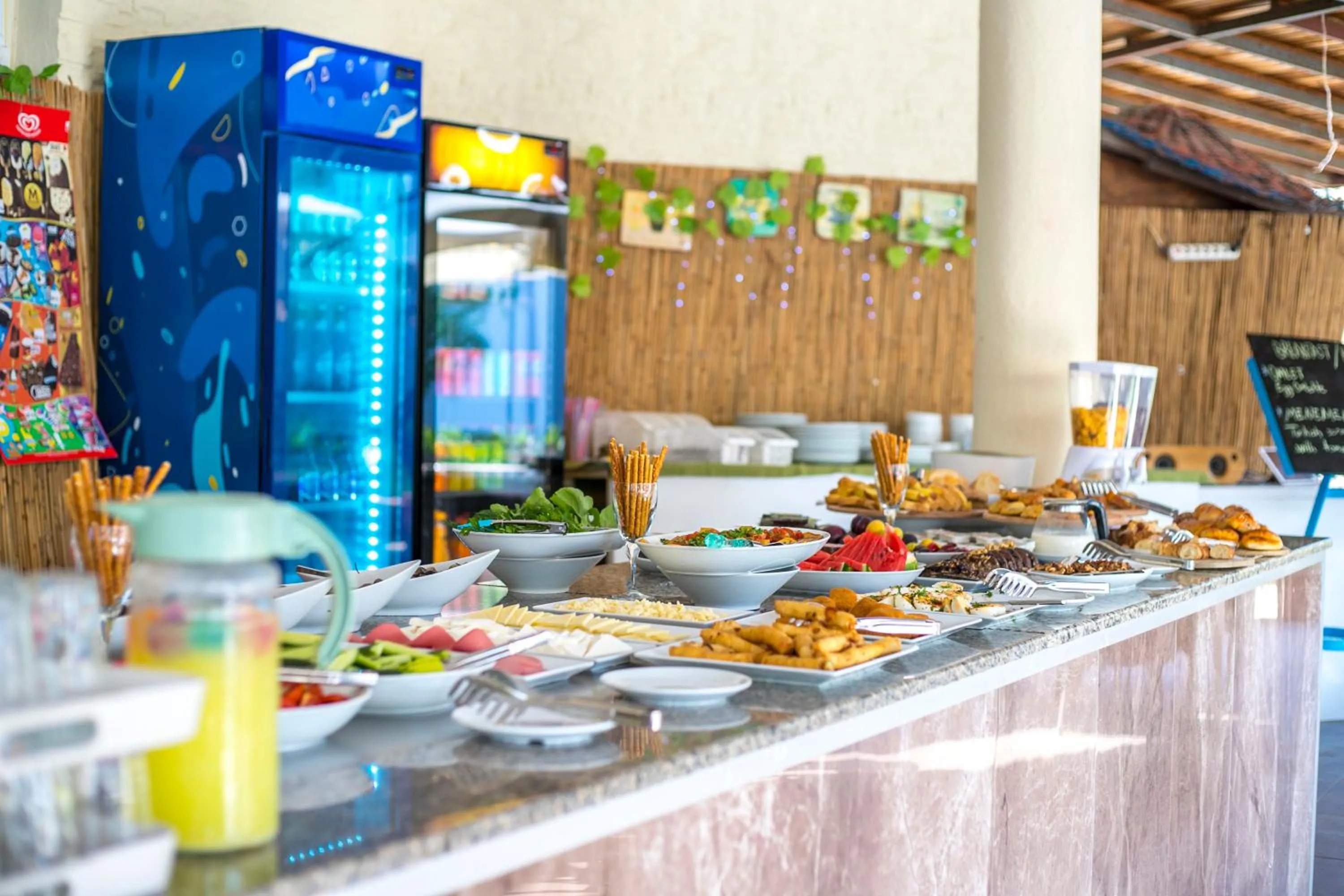 Restaurant/places to eat in Bahar Hotels