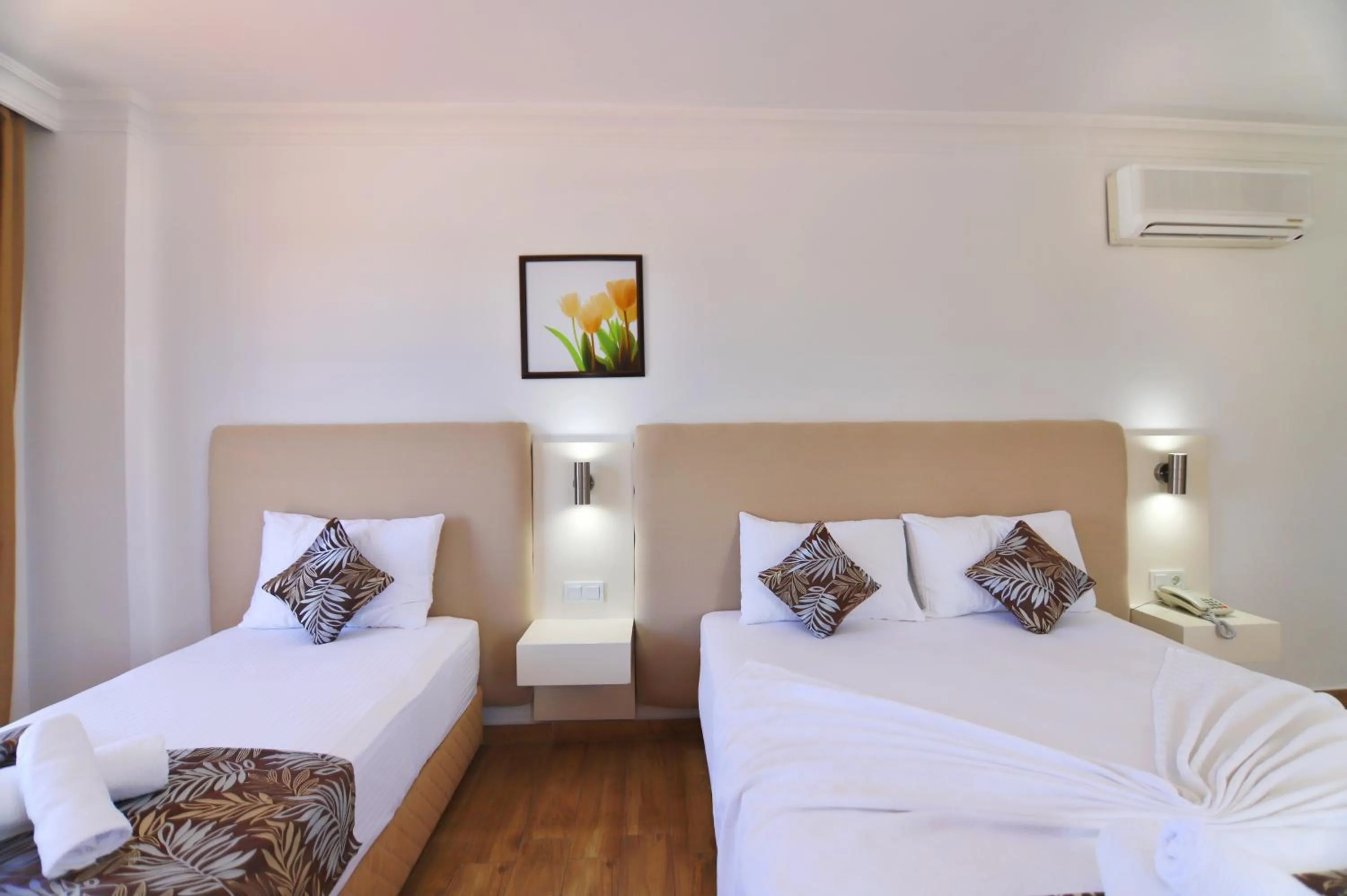 Photo of the whole room, Bed in Bahar Hotels