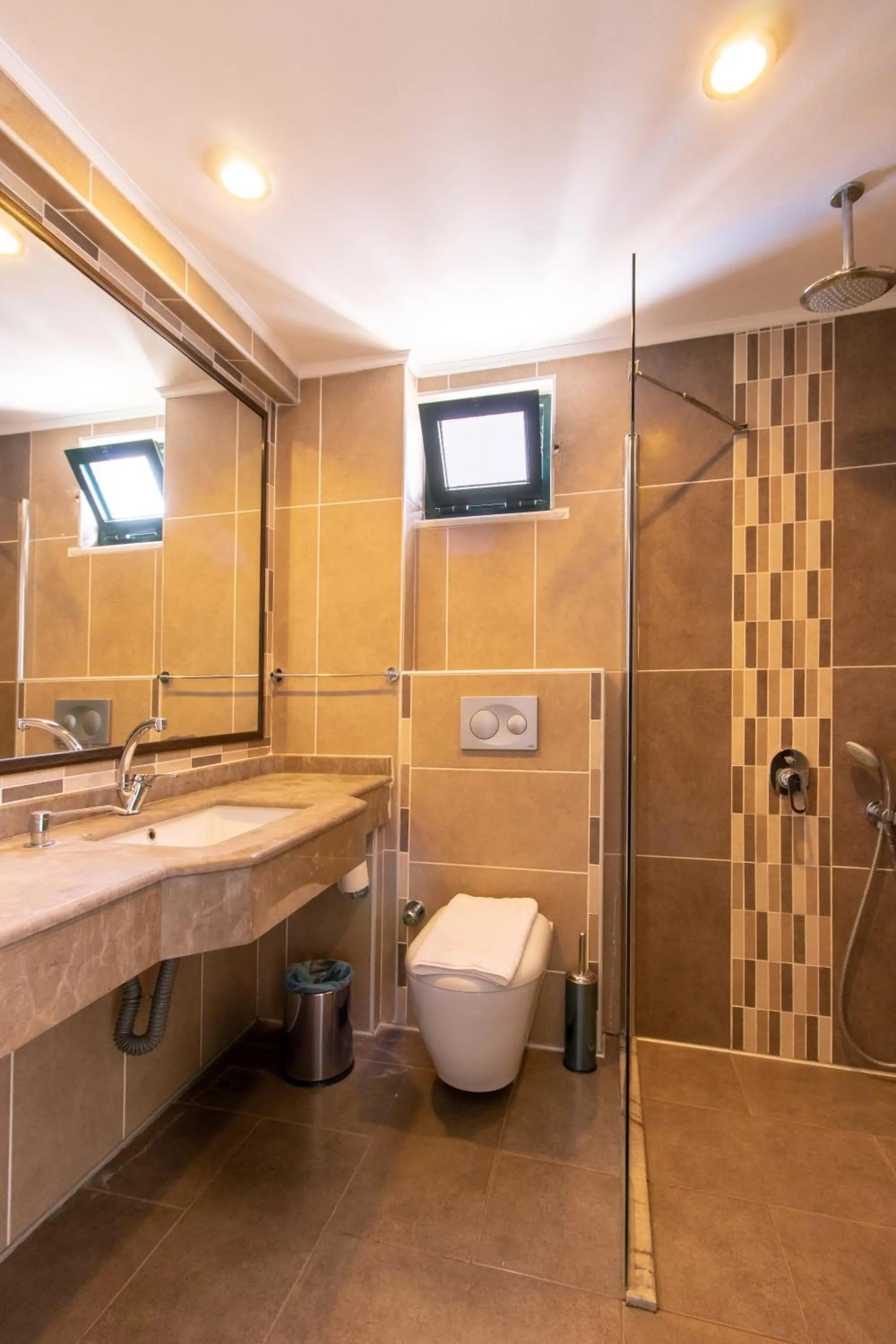 Bathroom in Bahar Hotels