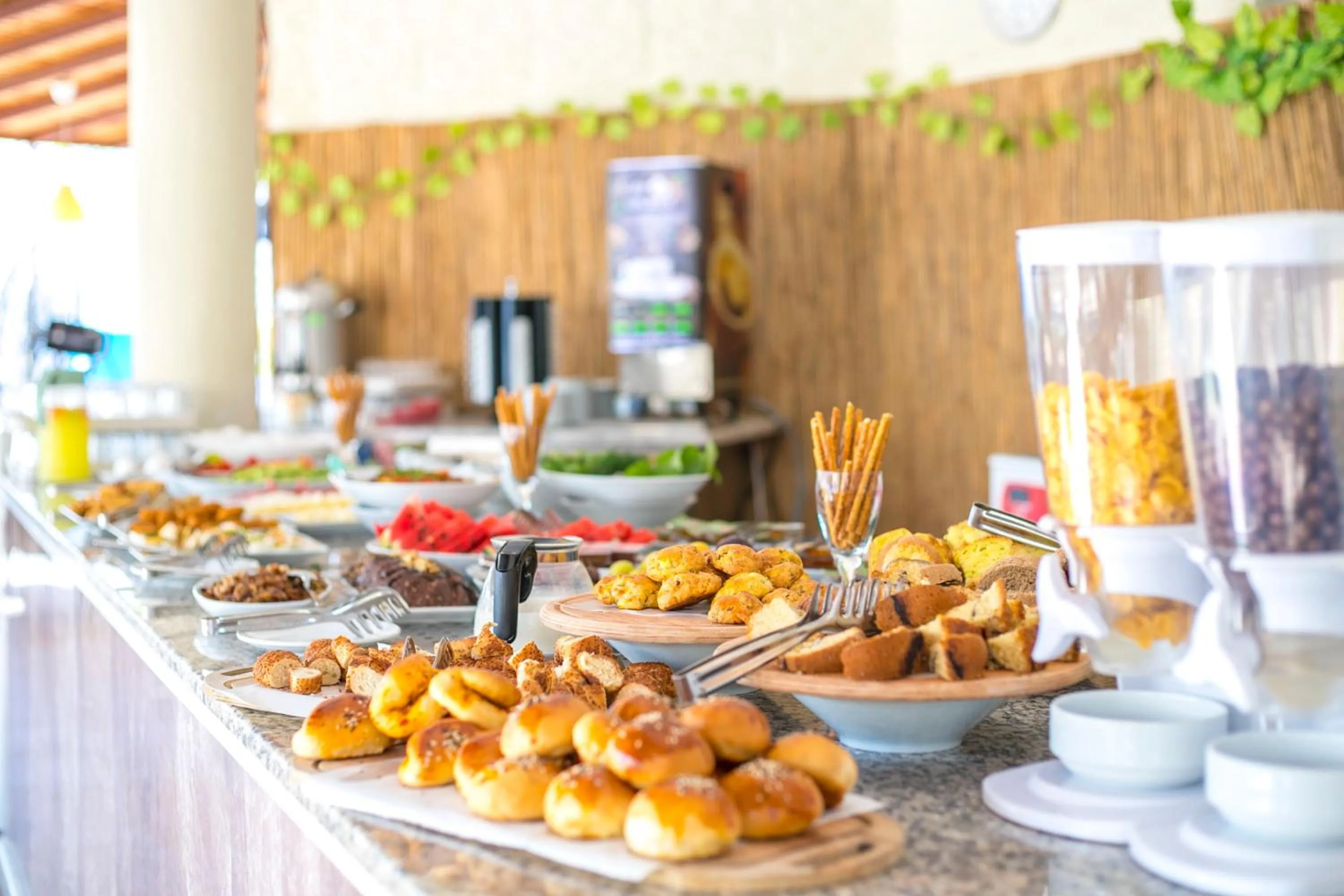 Restaurant/places to eat in Bahar Hotels