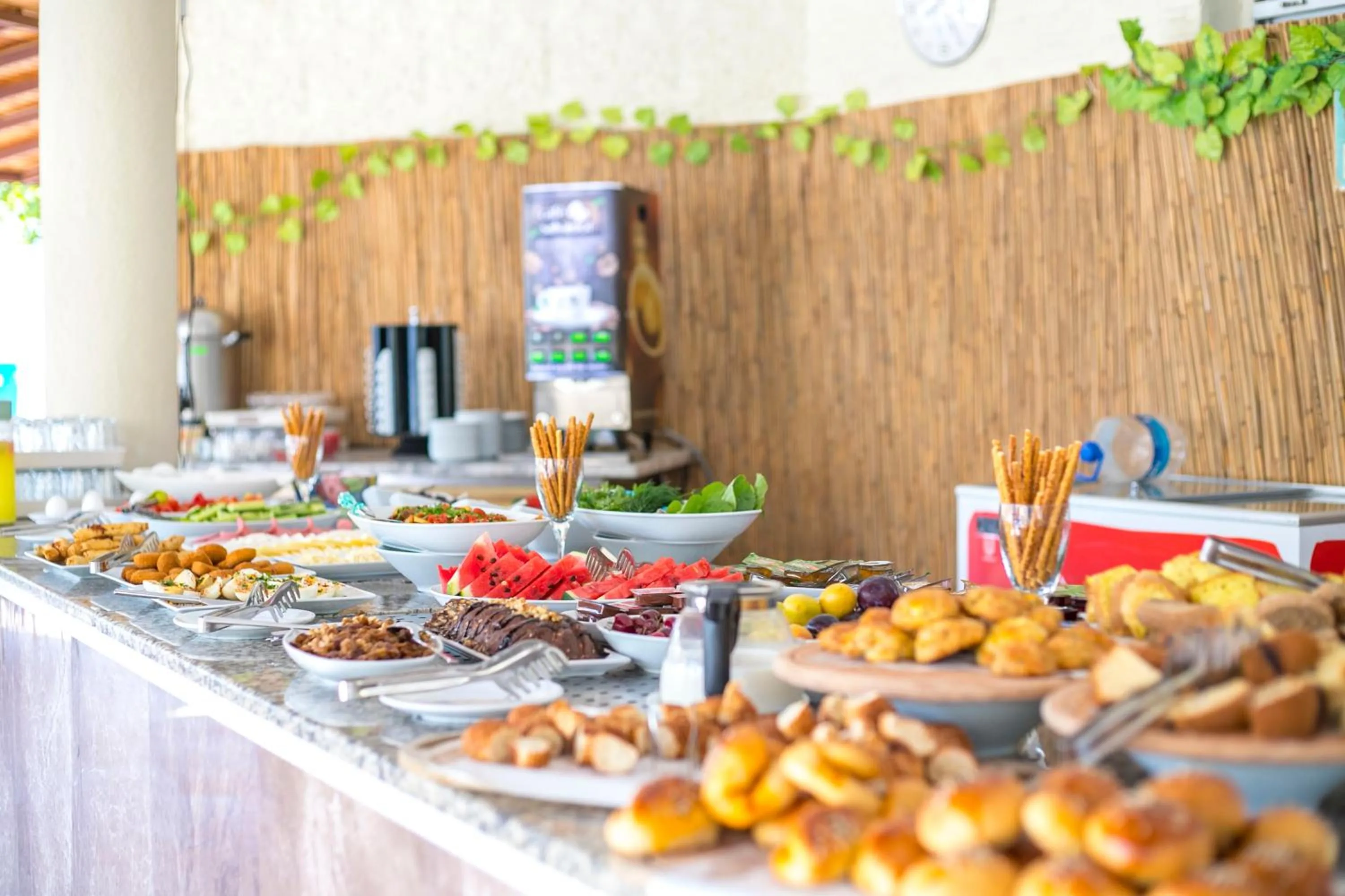 Restaurant/places to eat in Bahar Hotels