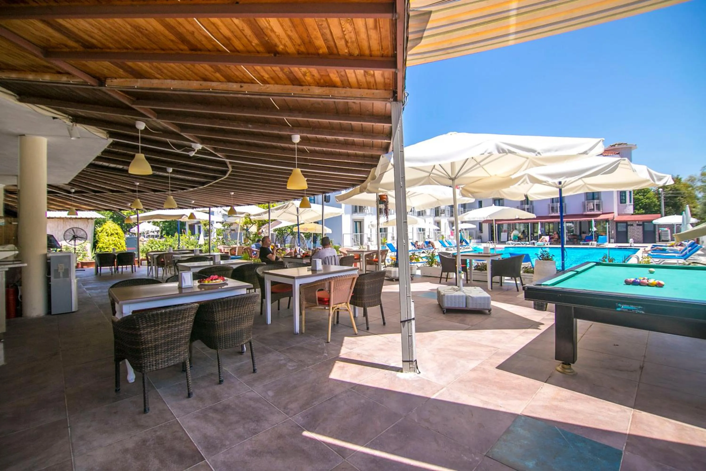 Restaurant/places to eat in Bahar Hotels