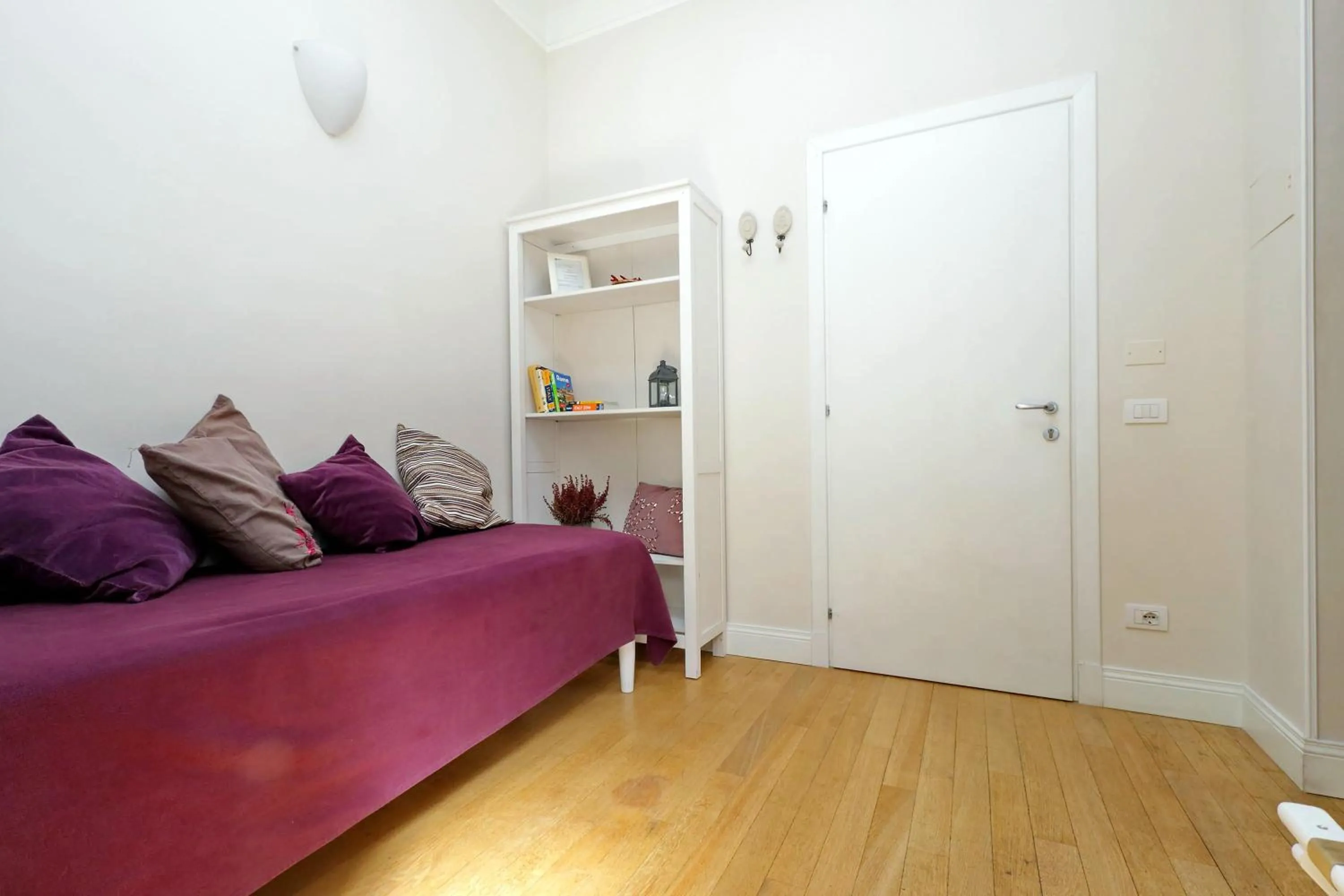 Decorative detail, Bed in Guest House Amaranto Romano