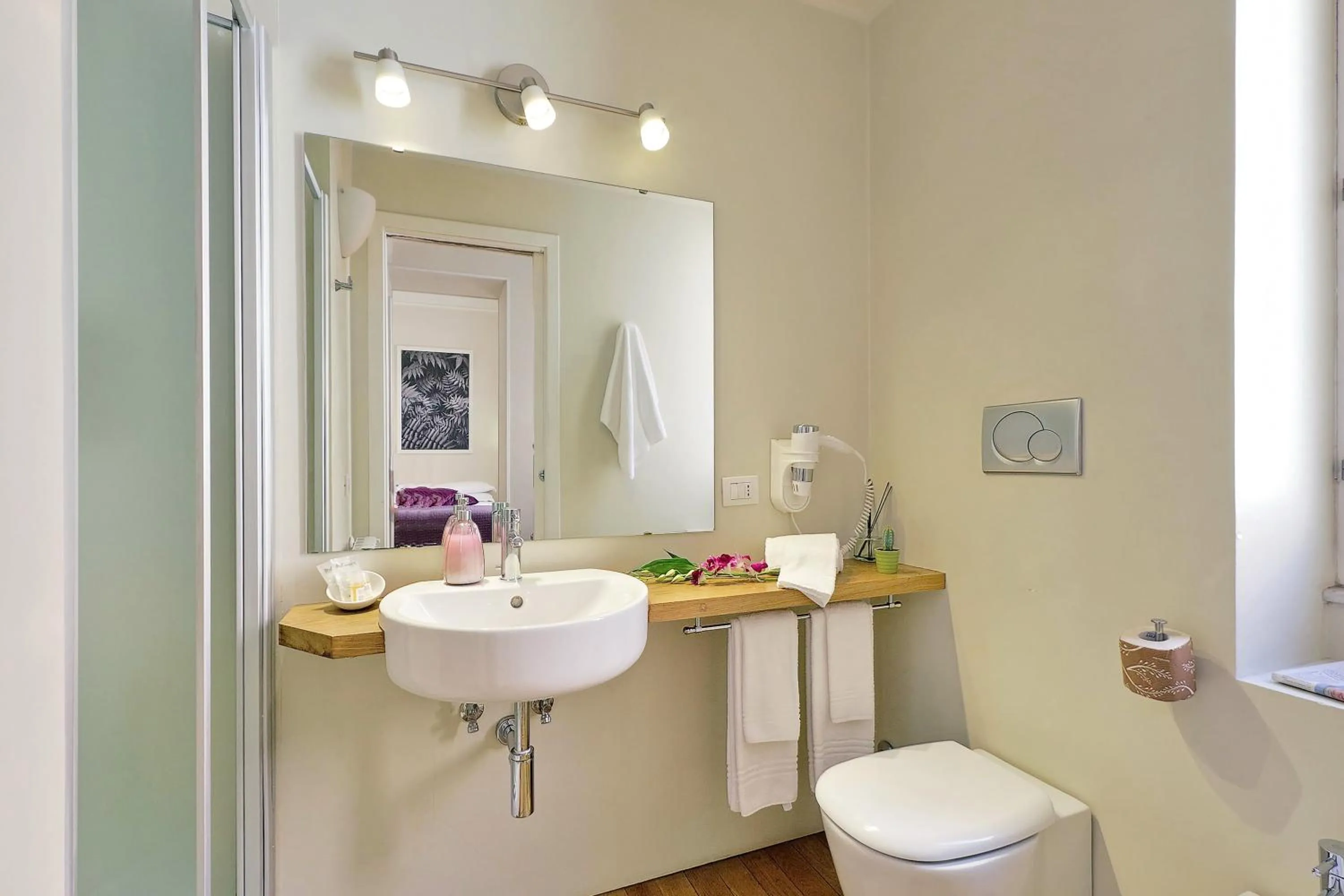 Shower in Guest House Amaranto Romano