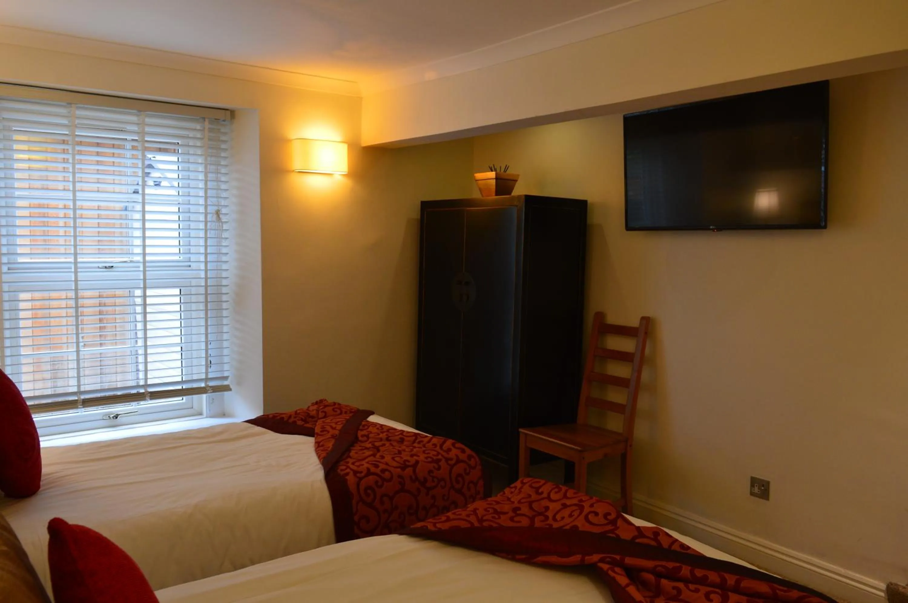 Bed in Benson House Box