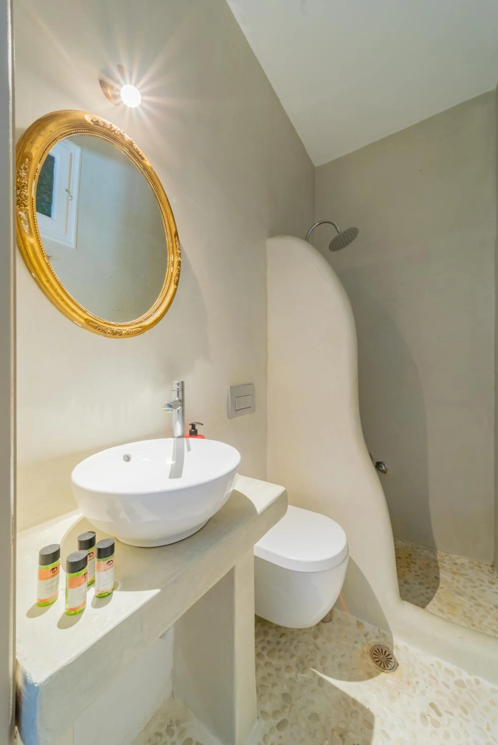 Shower in Antonina Hotel