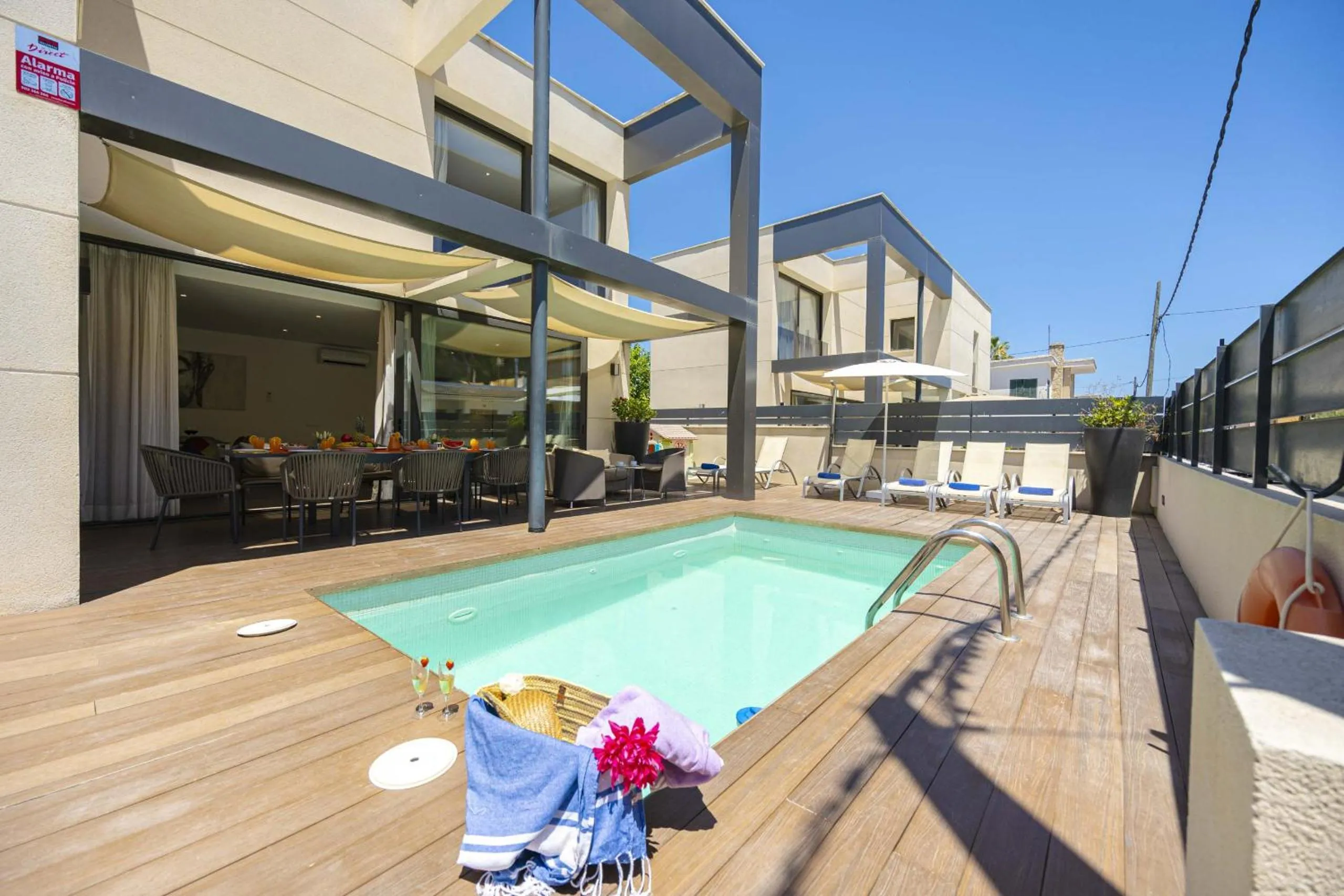 Swimming pool in Villa Jade I