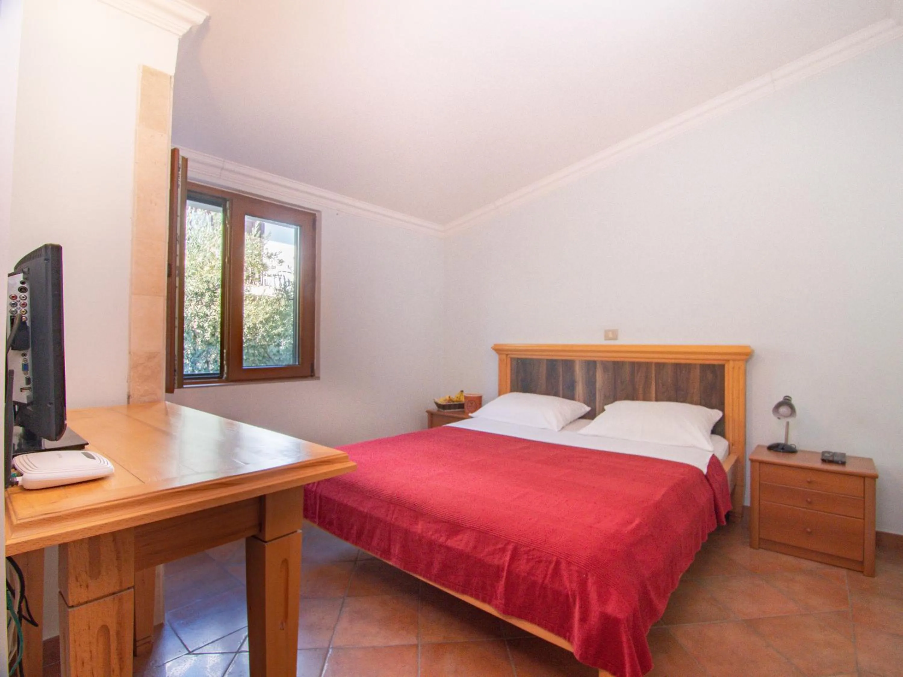 Property building, Bed in Apartments and Rooms Levantin Inn