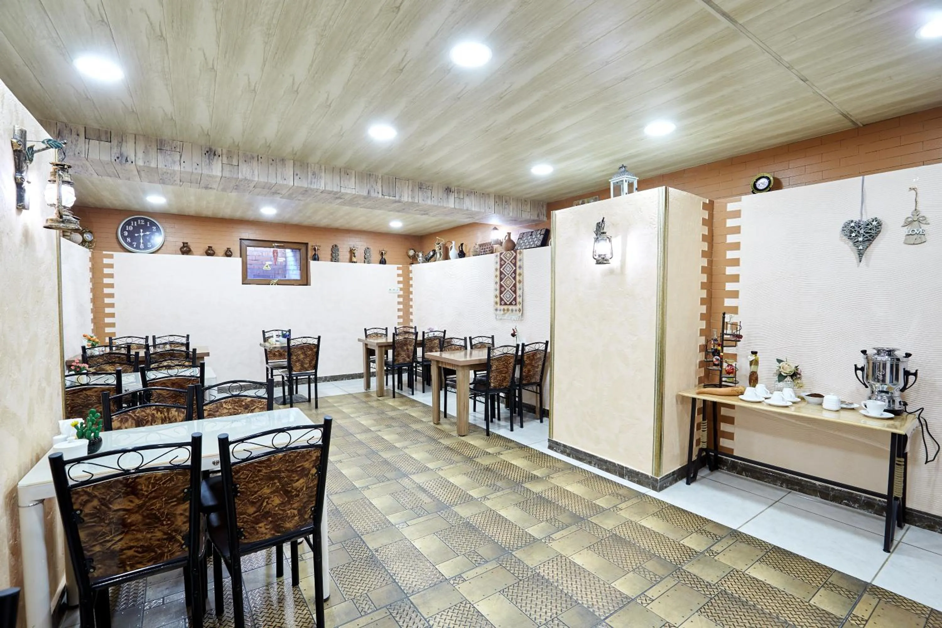 Restaurant/places to eat in Hotel Diadema
